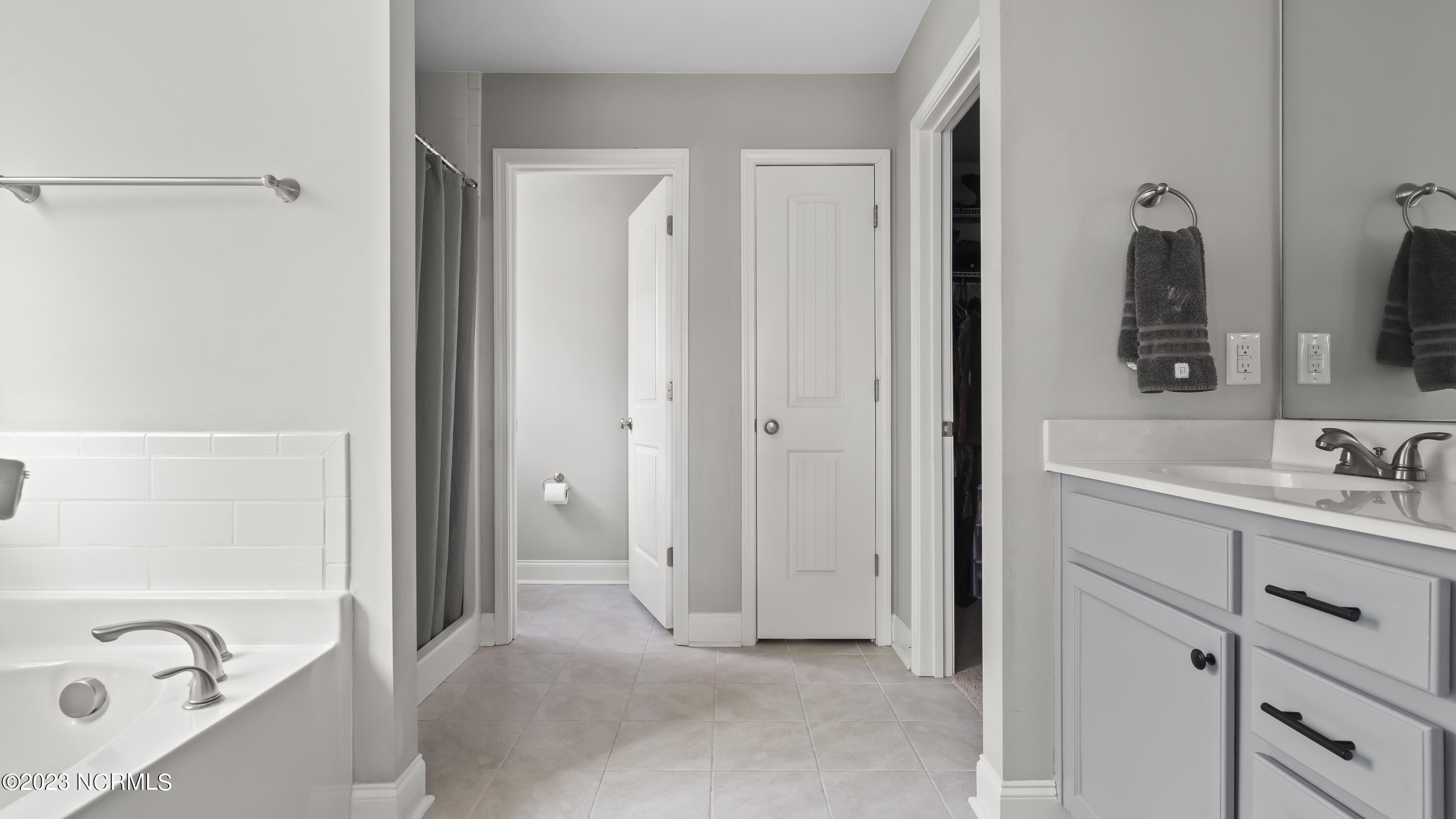 100563607 | Photo 26