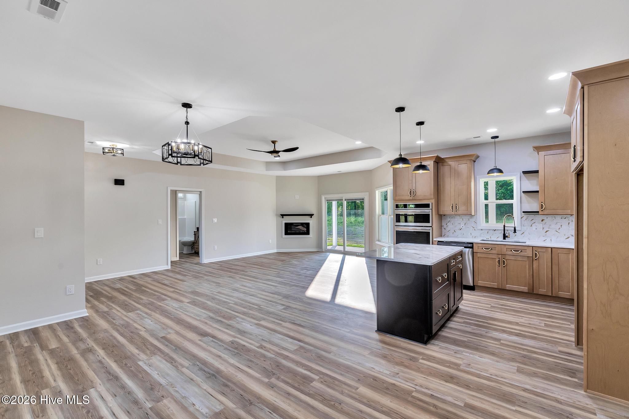 100552595 | Photo 12