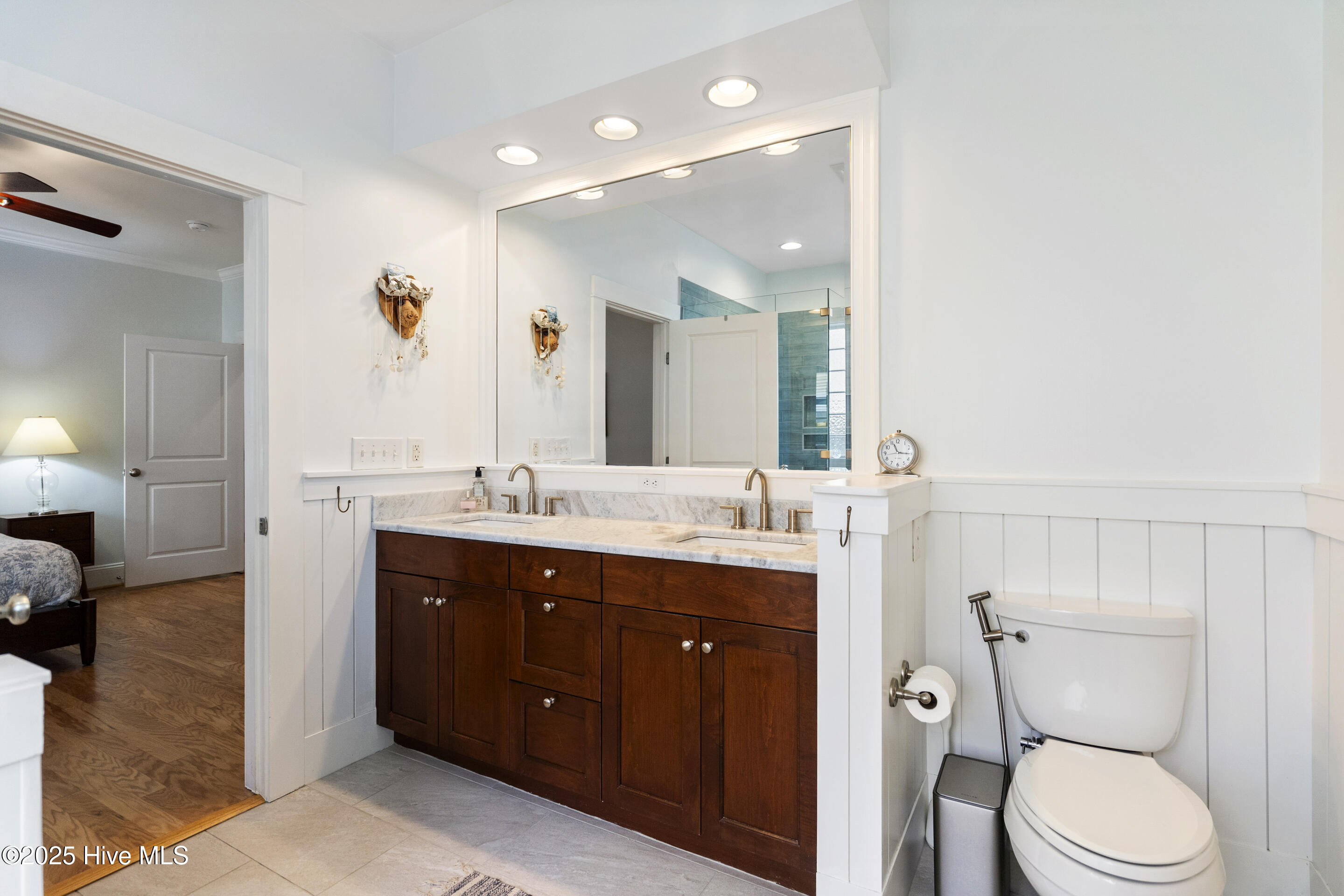 100545789 | Photo 24