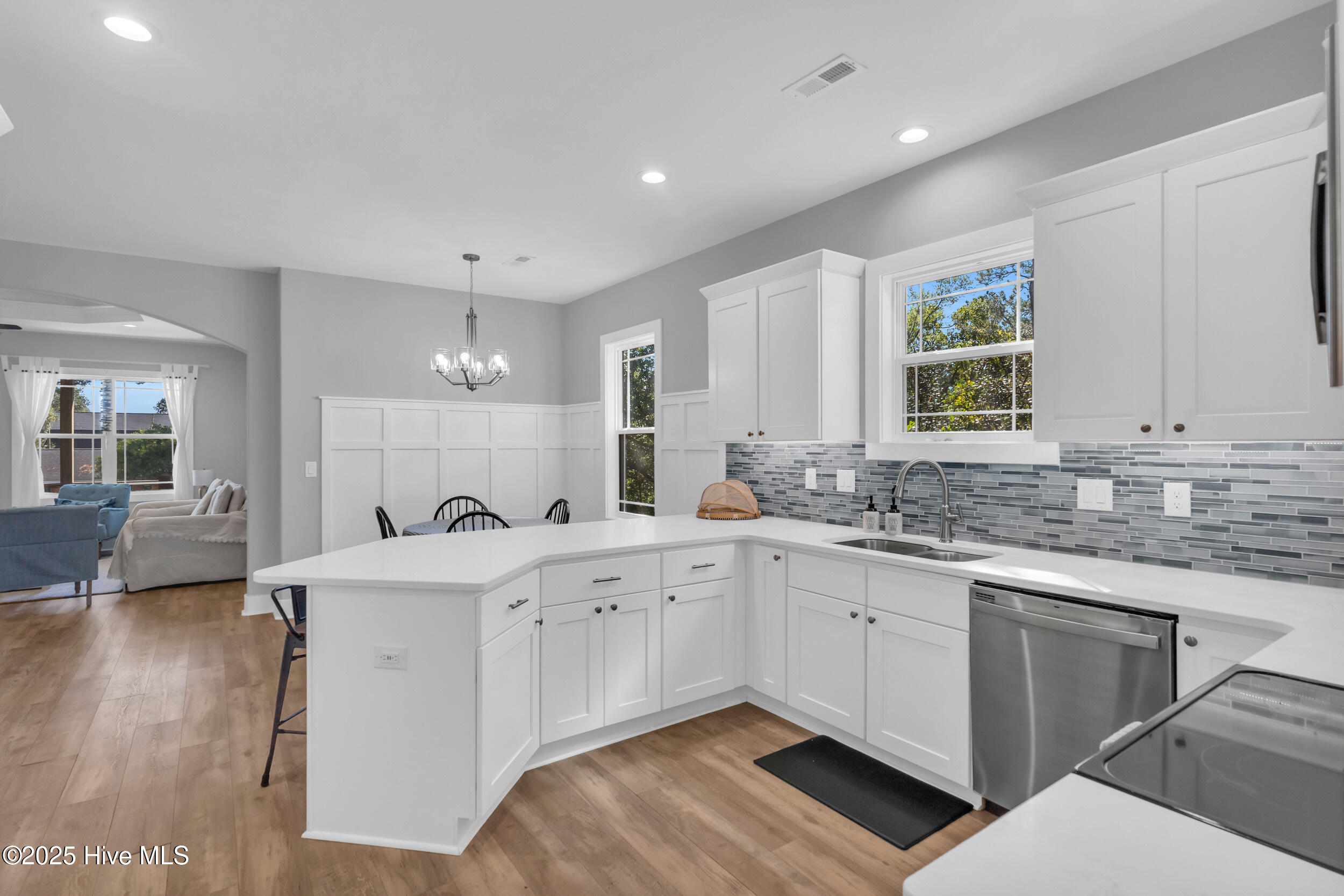 100537847 | Photo 10