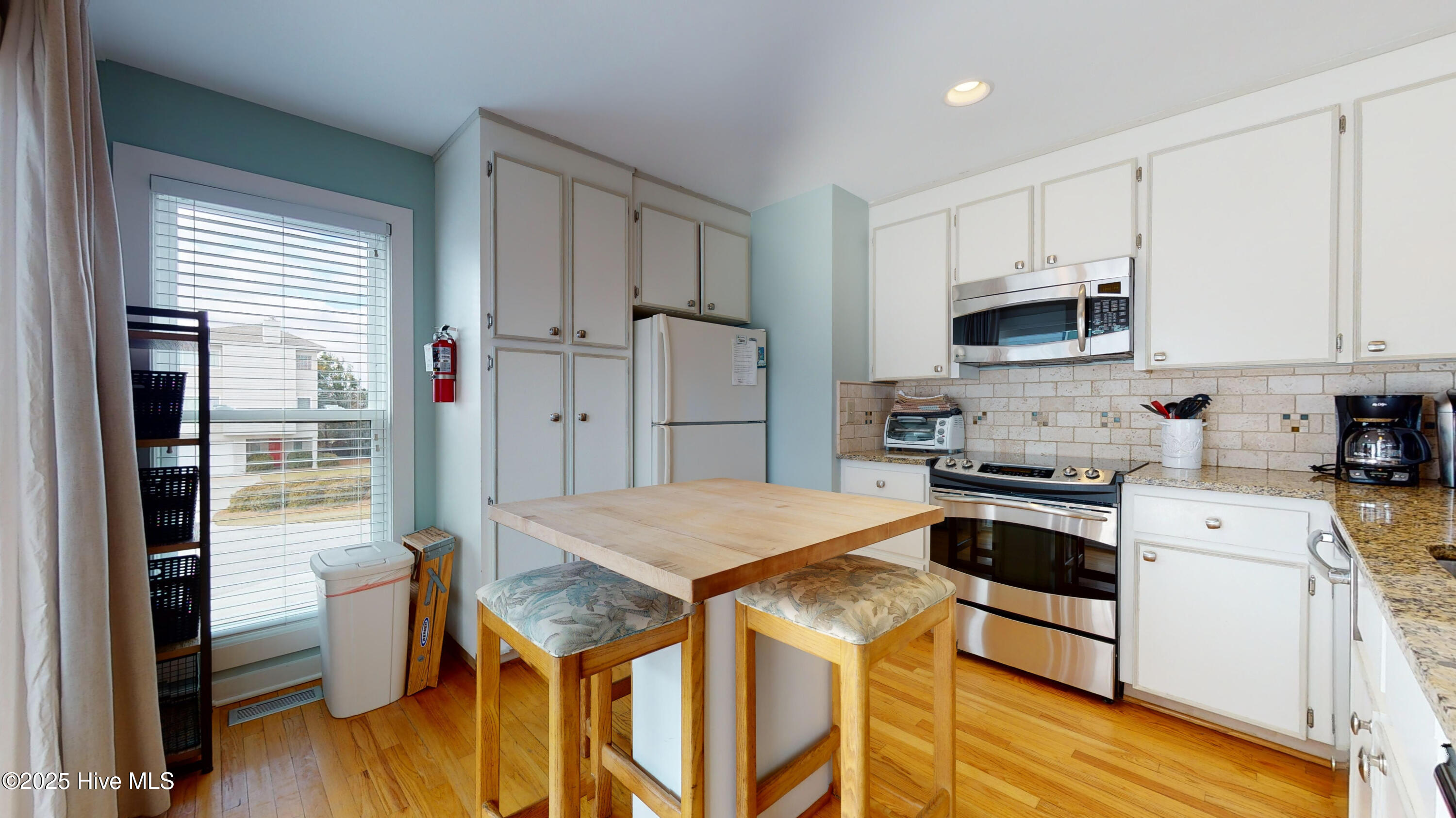 100532230 | Photo 44