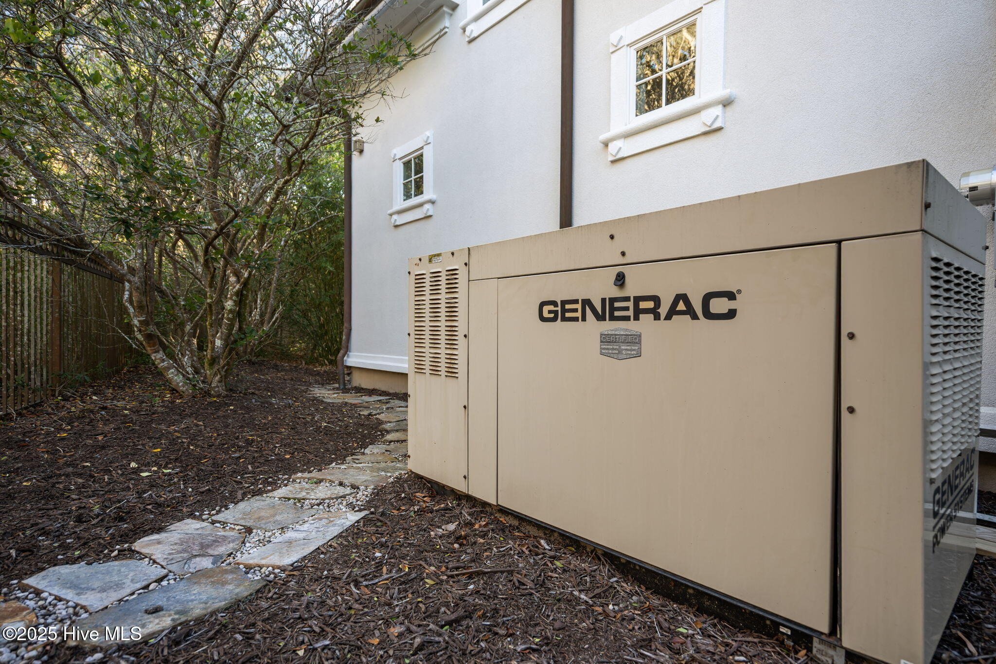 100547936 | Photo 71