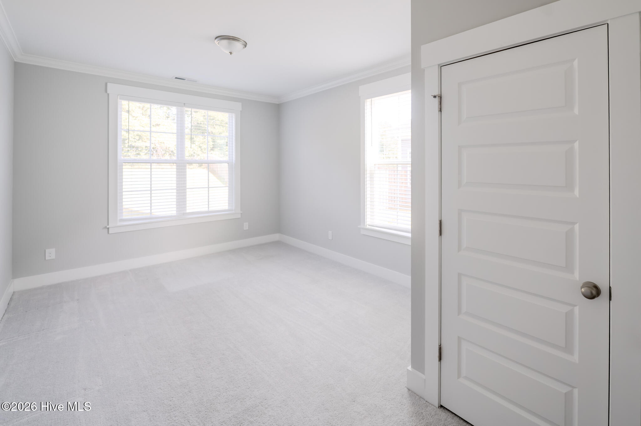 100567790 | Photo 41