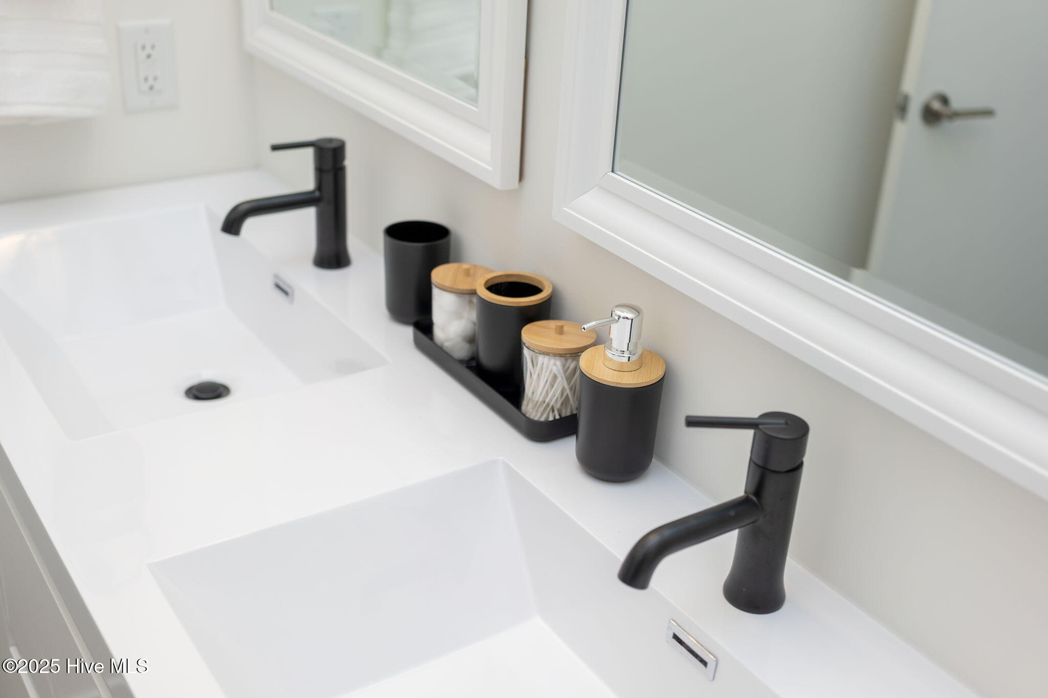 100485156 | Photo 46