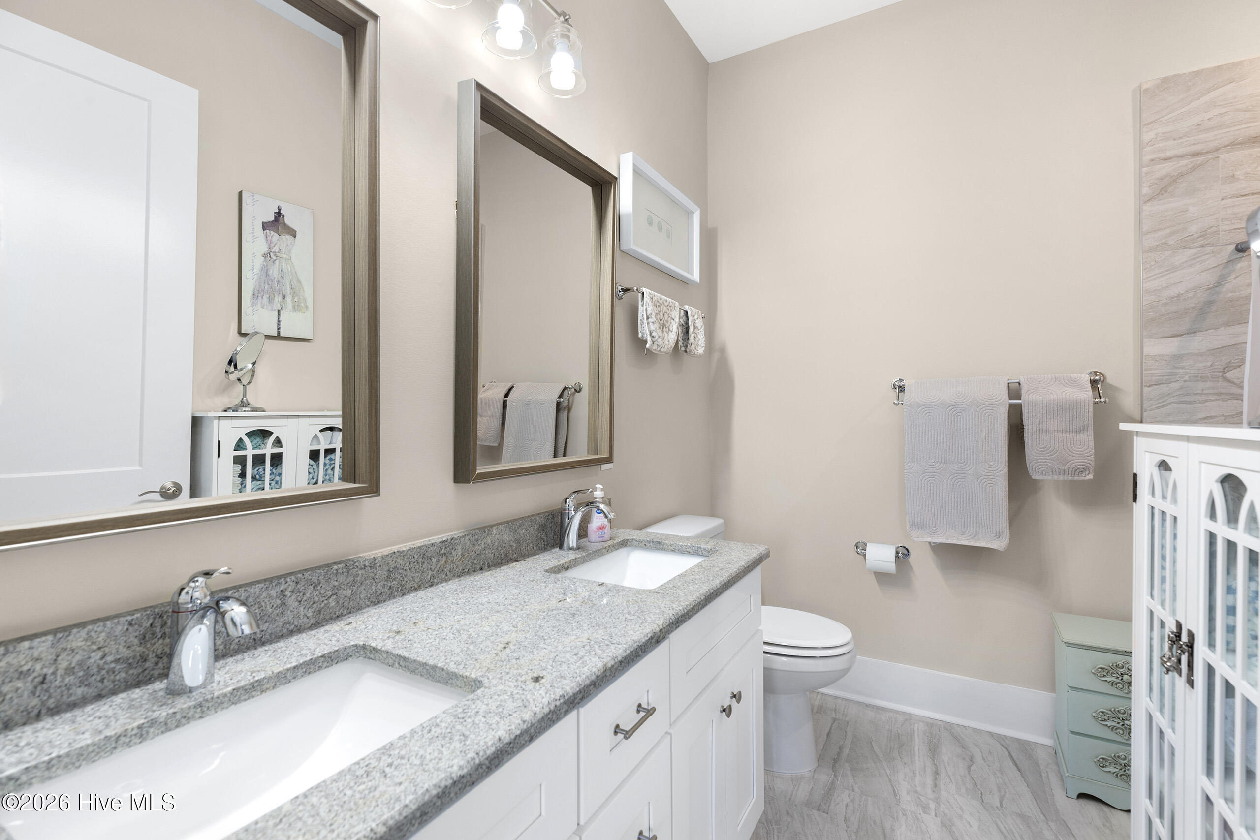 100561954 | Photo 17