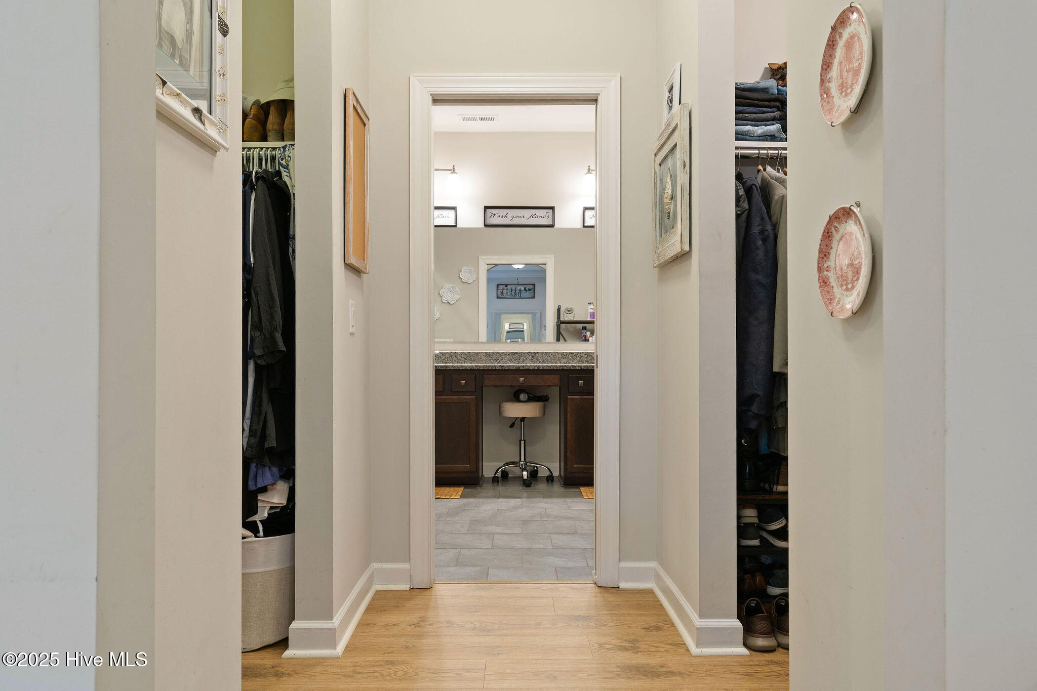 100529341 | Photo 38