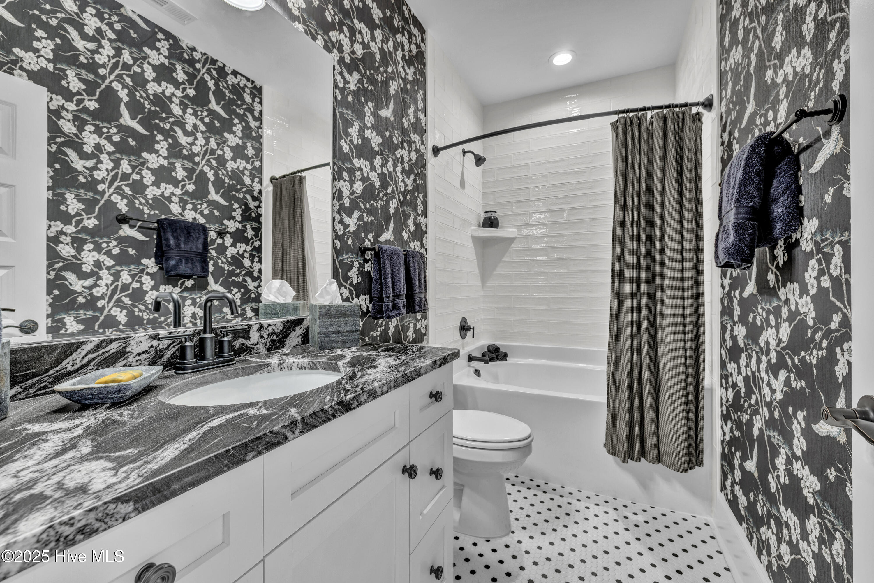 100557399 | Photo 45