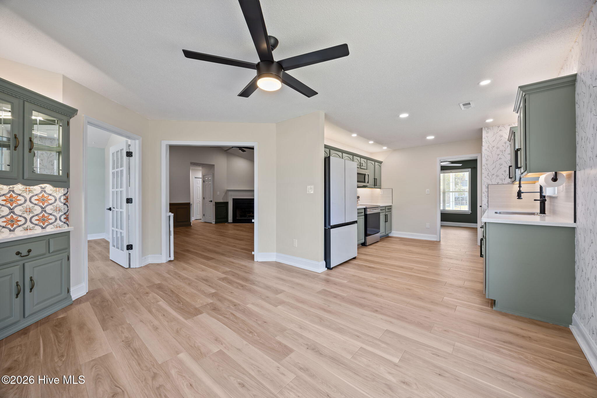 100561724 | Photo 17