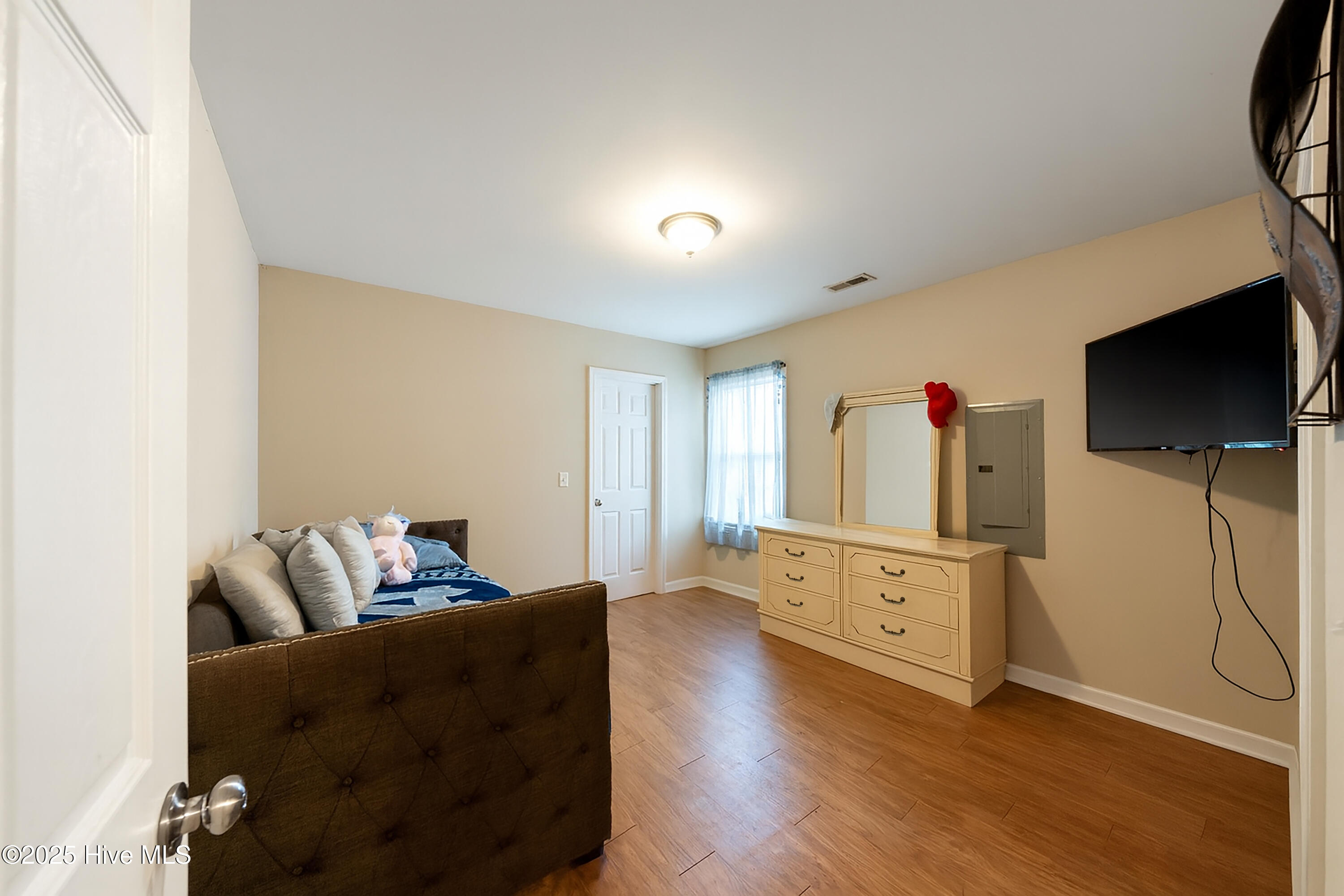 100535915 | Photo 18