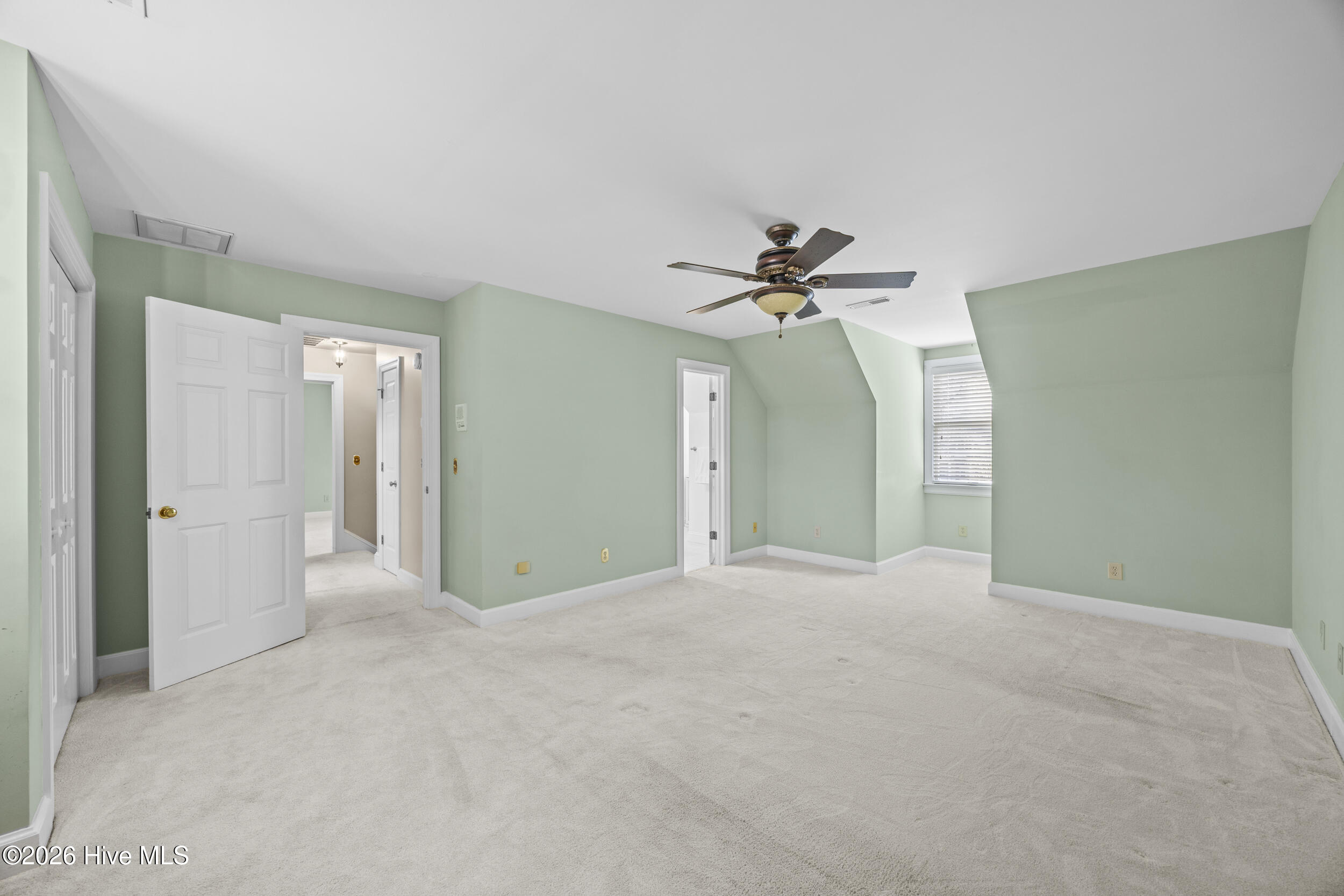 100560704 | Photo 40