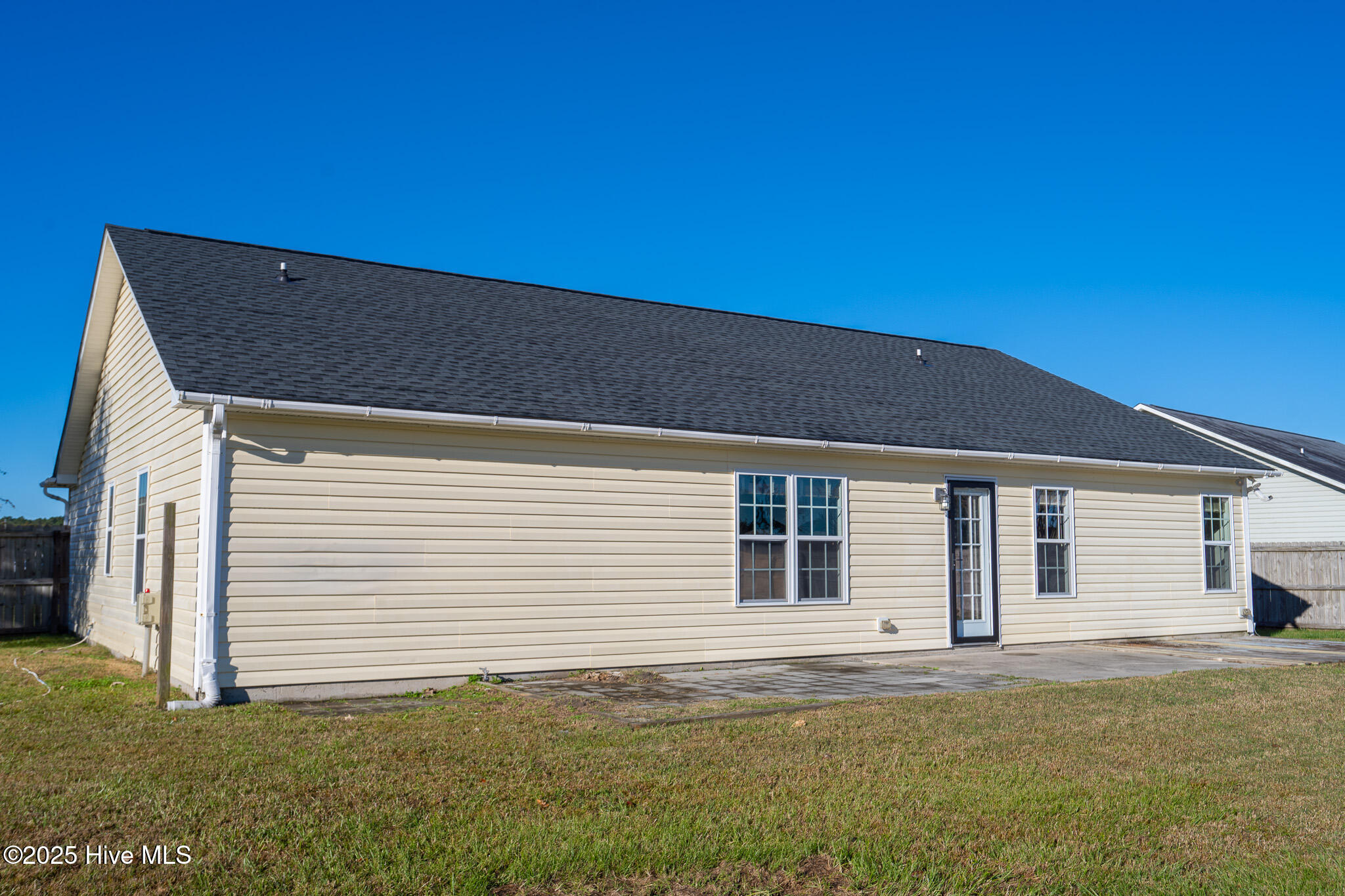 100539227 | Photo 35