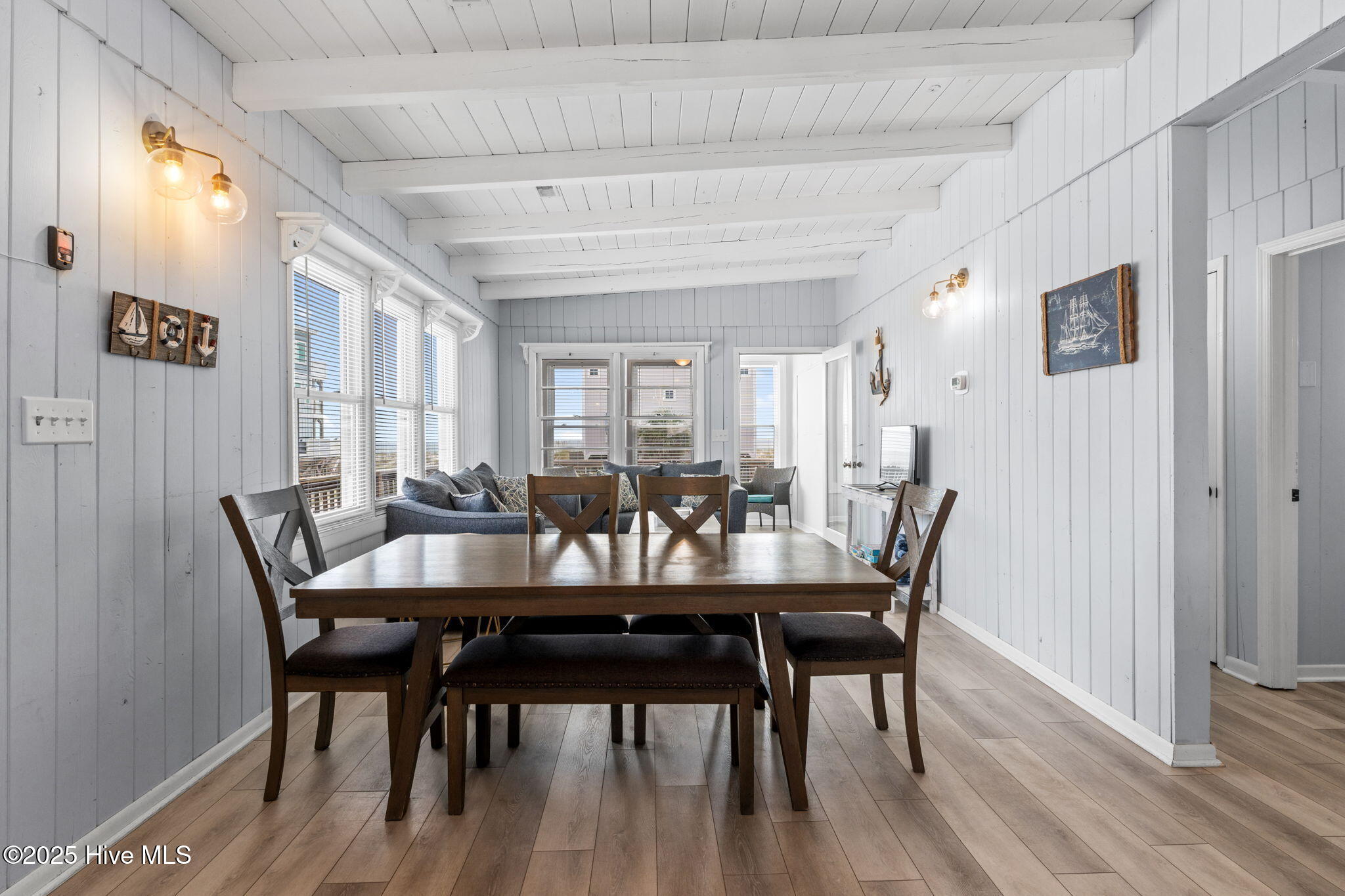 100526809 | Photo 21