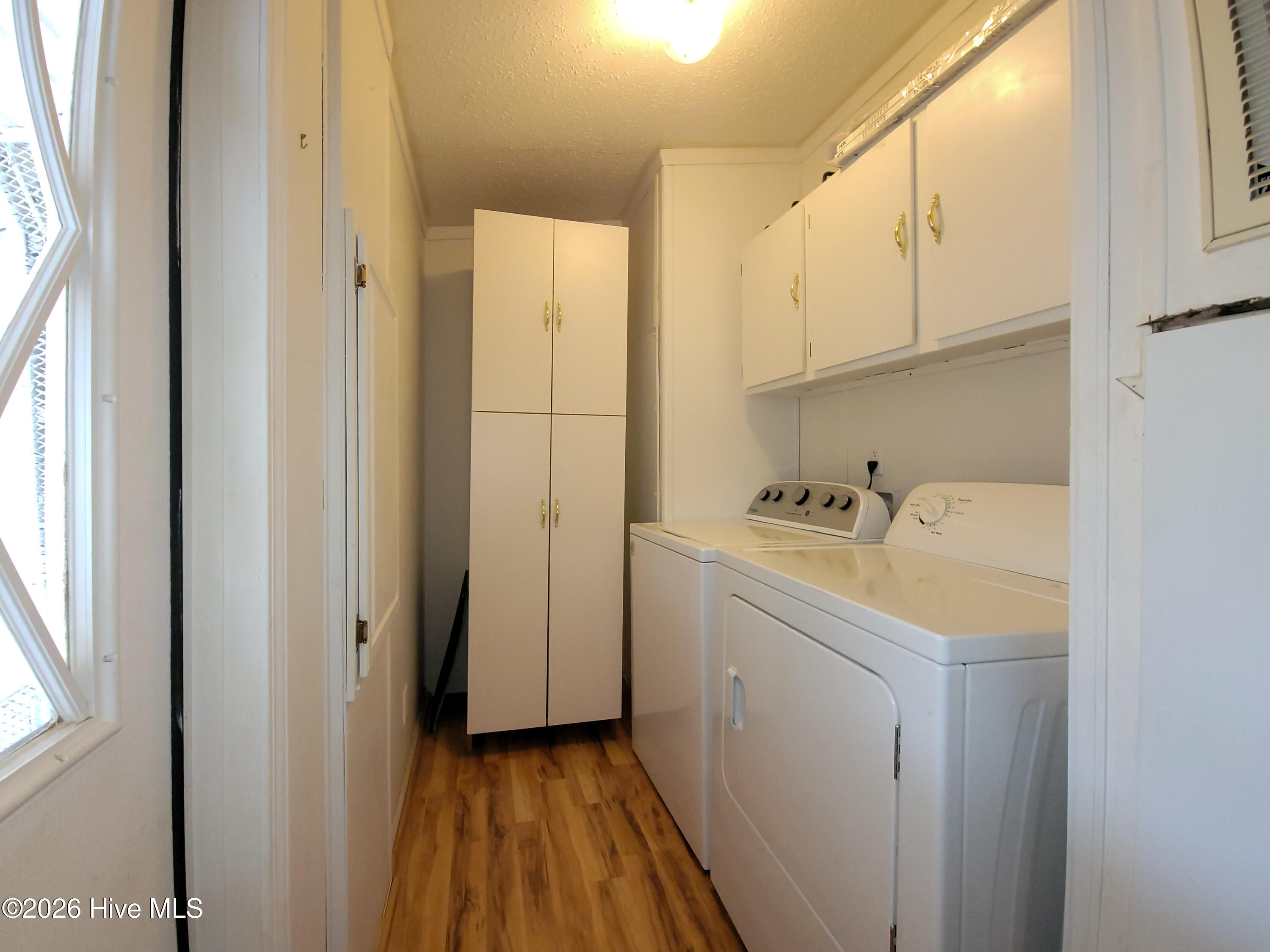 100560378 | Photo 33