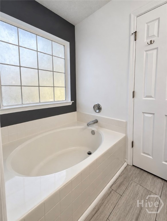 Primary bedroom garden tub
