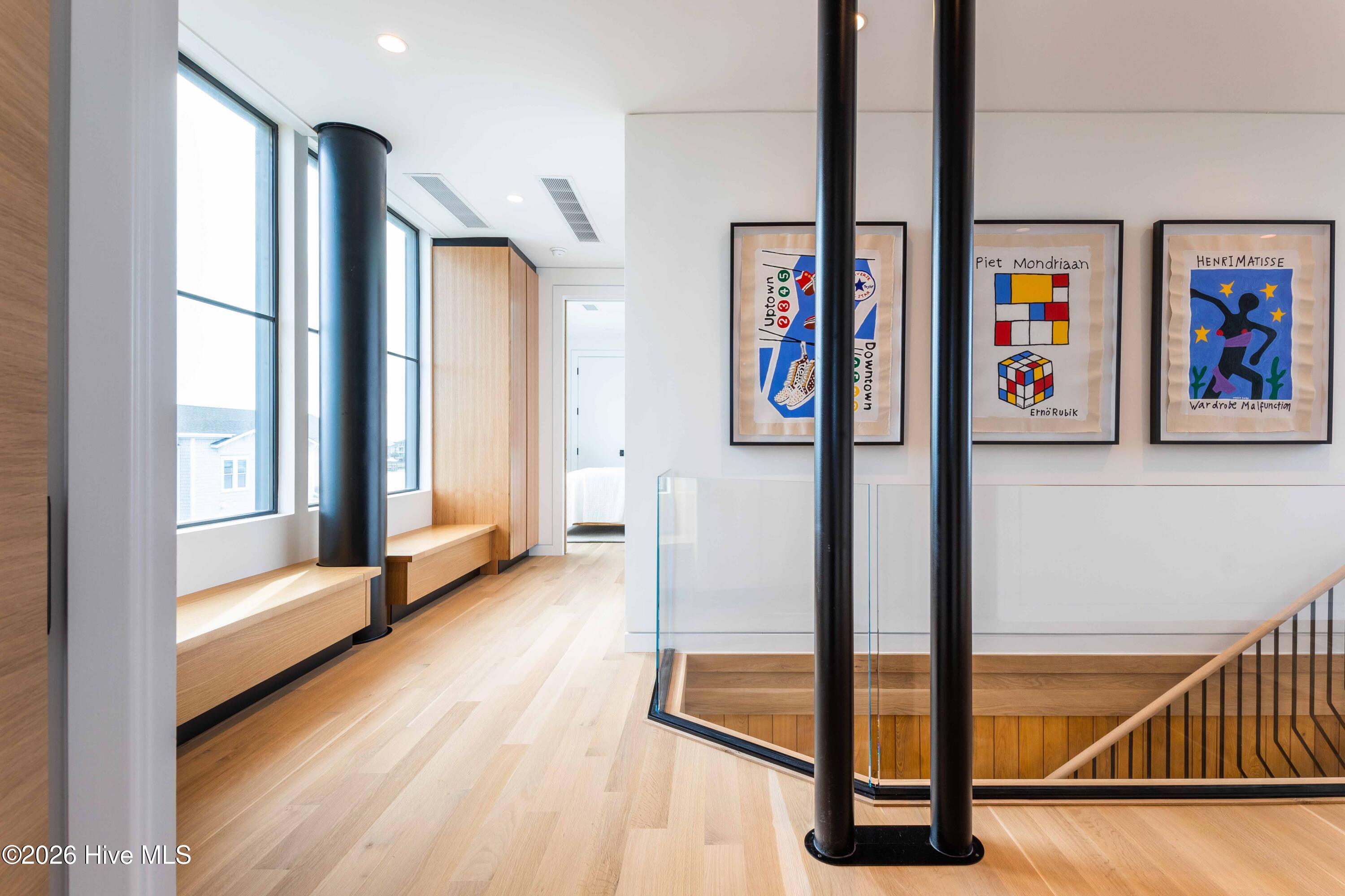 100554163 | Photo 28