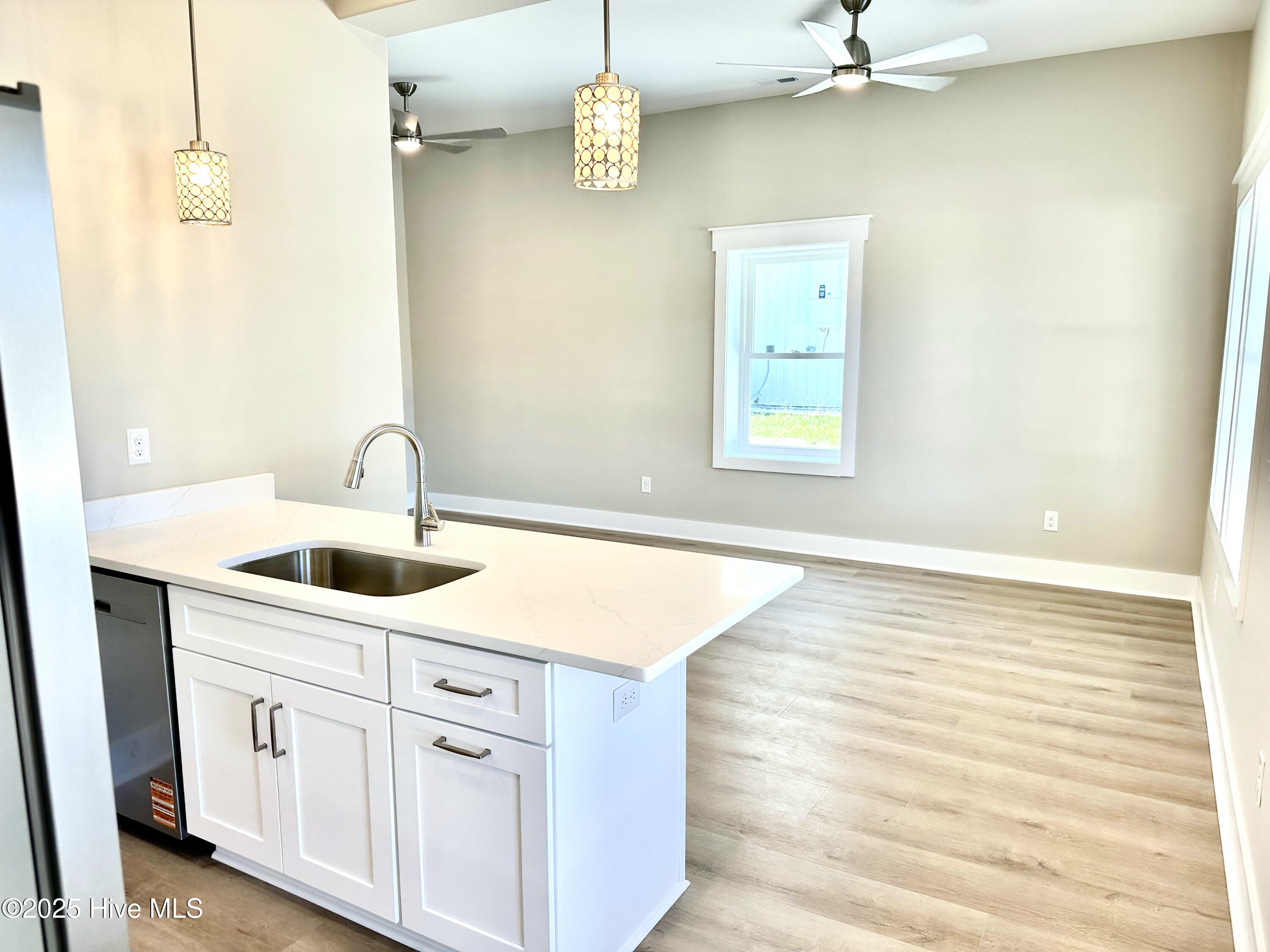 100537365 | Photo 45