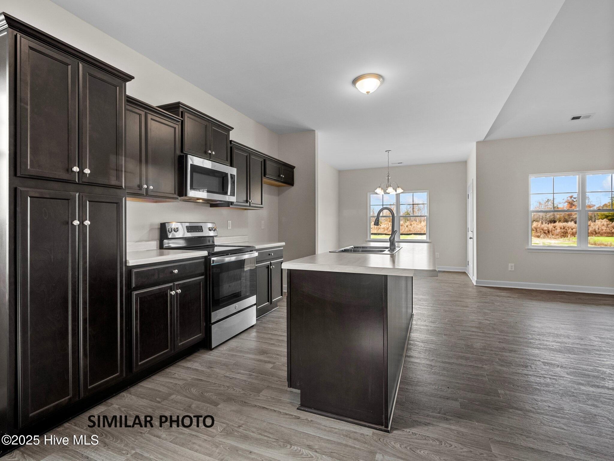 100548702 | Photo 15