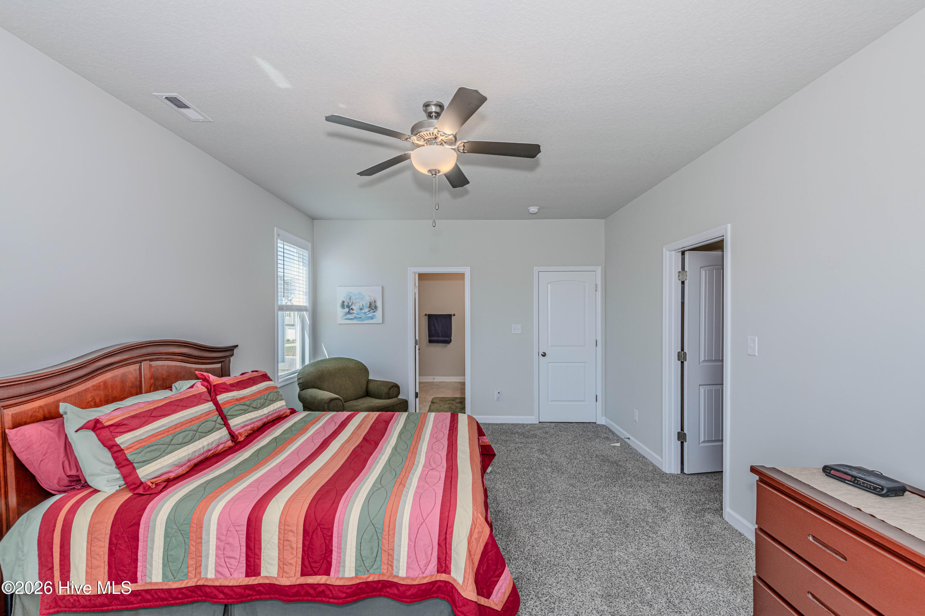 100565496 | Photo 23