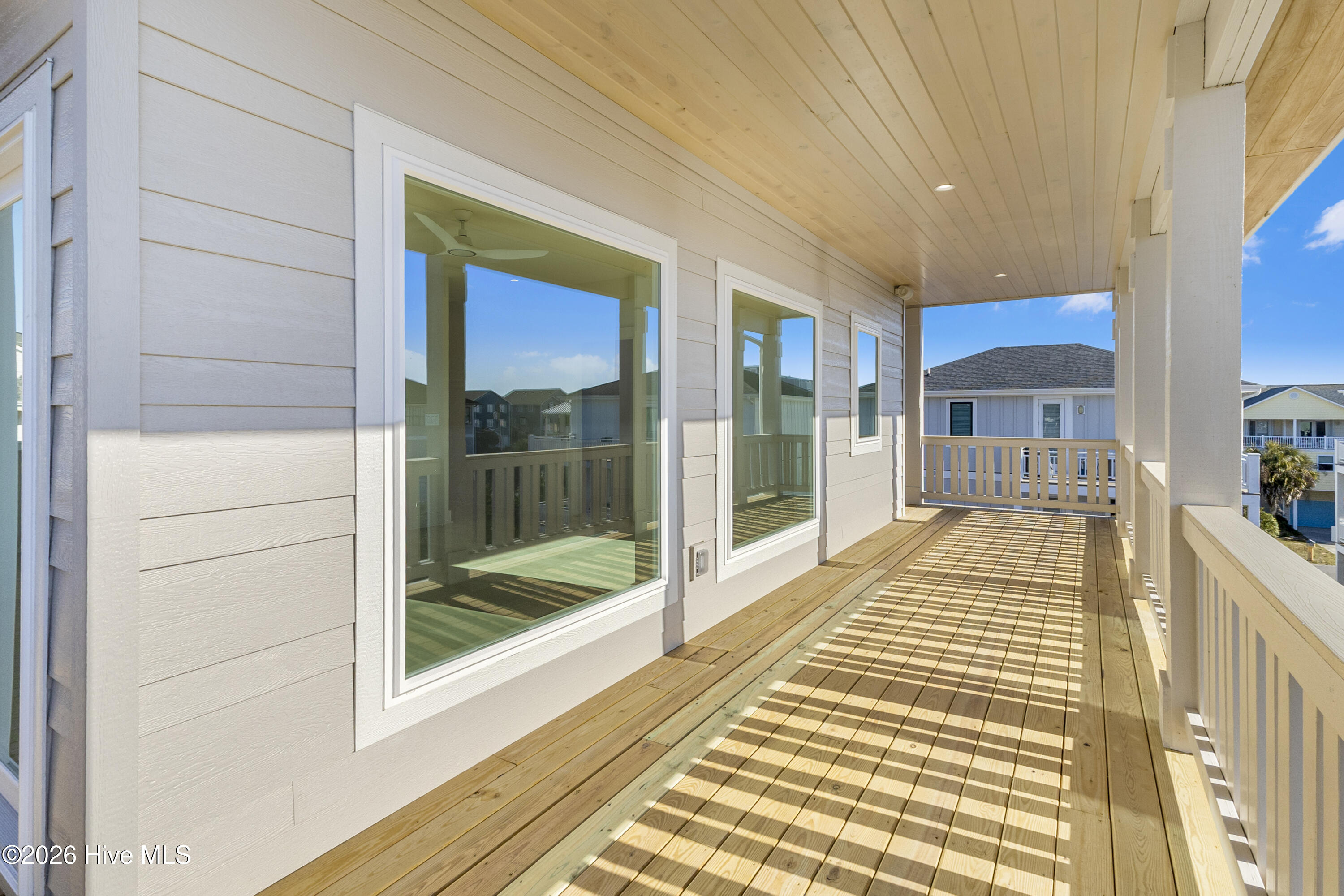 100551953 | Photo 99