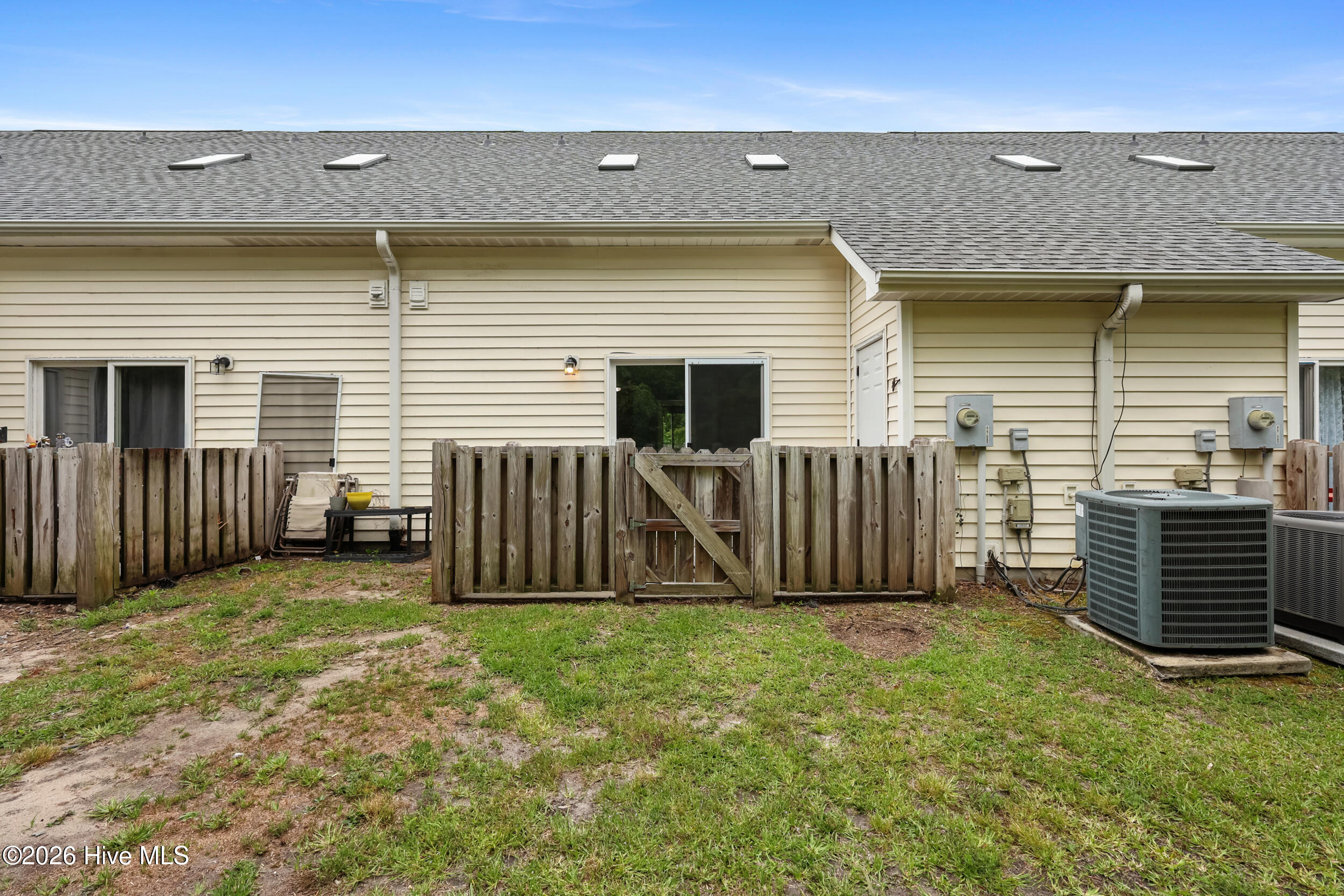 100570550 | Photo 26