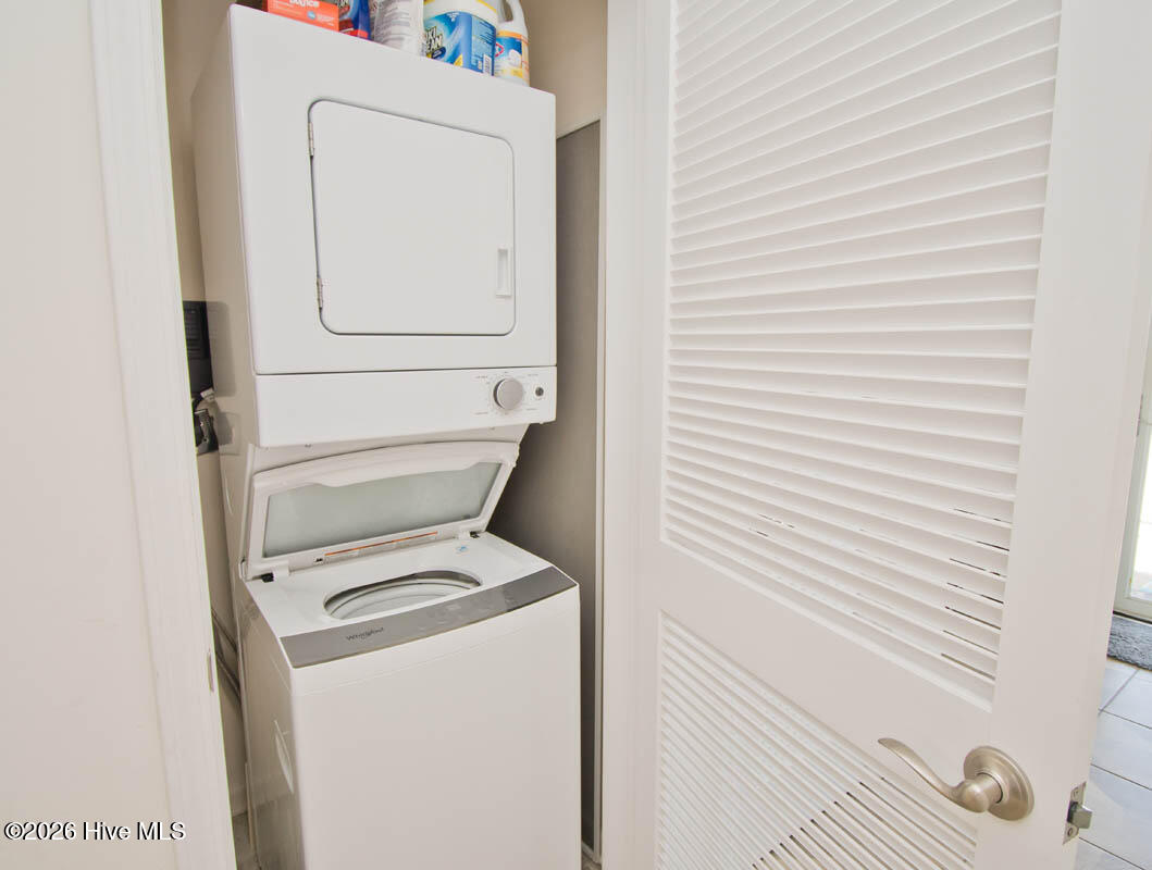 100560265 | Photo 14