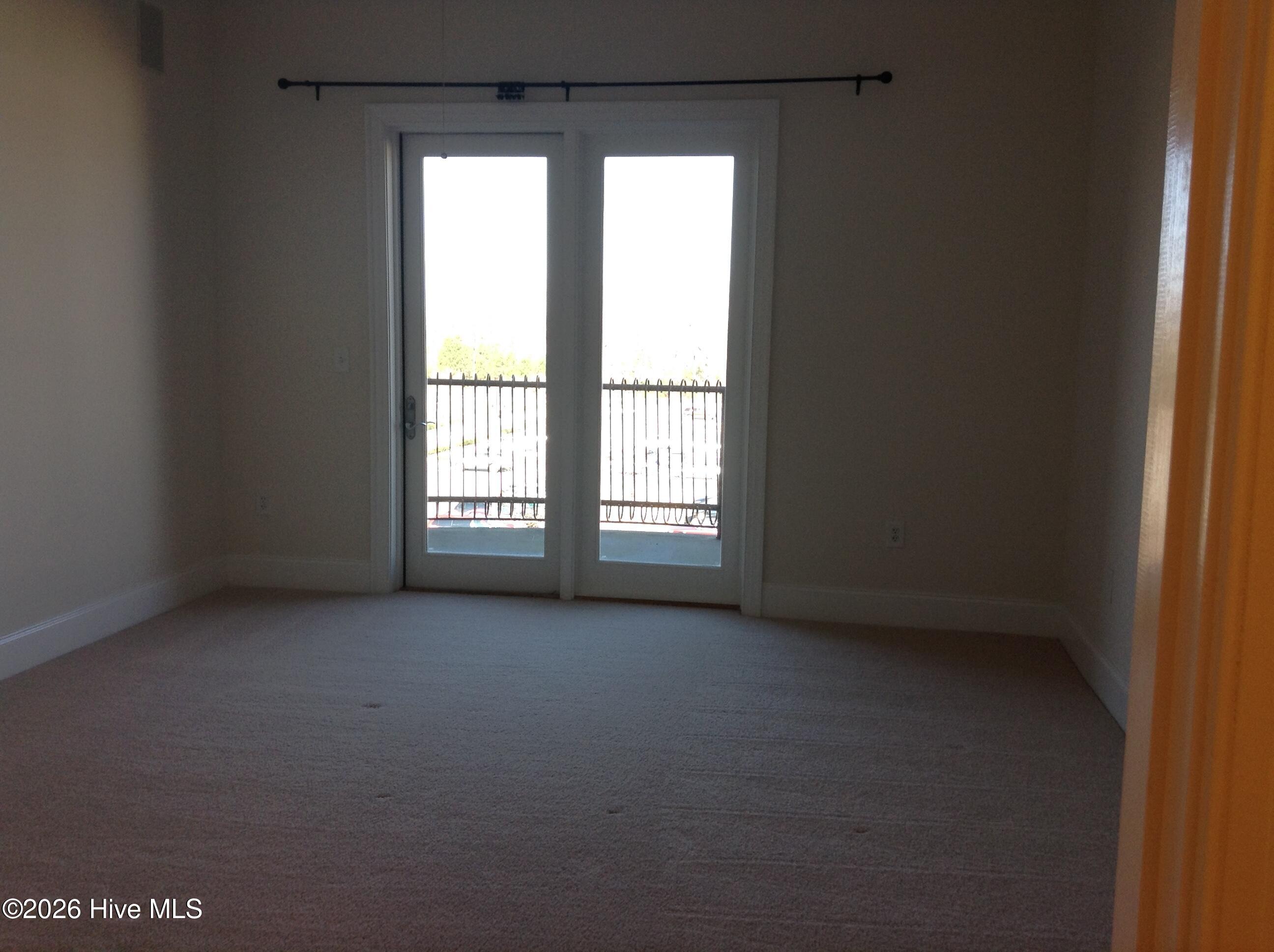 100553173 | Photo 14