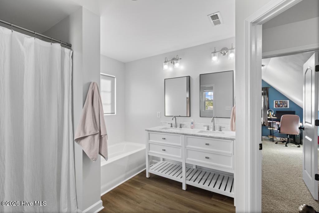 100561745 | Photo 31