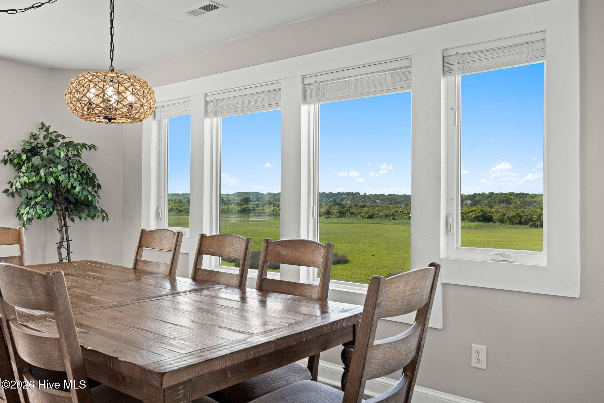 100568458 | Photo 15