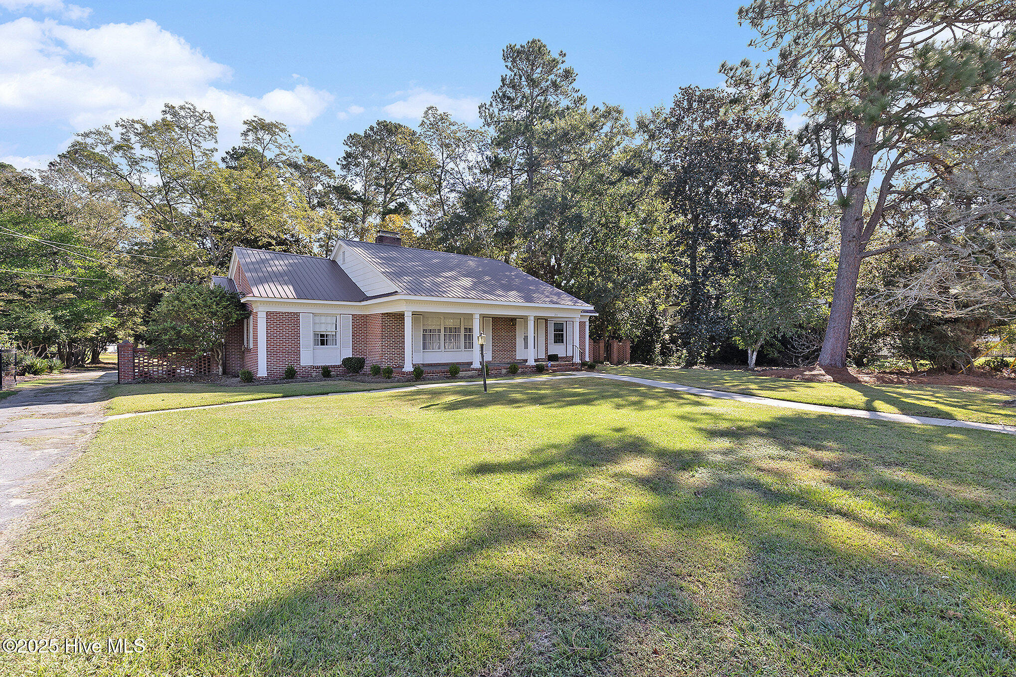 Homes for sale in Tabor City, NC | 211 Pireway Rd, Tabor City, NC 28463 | MLS# 100537209