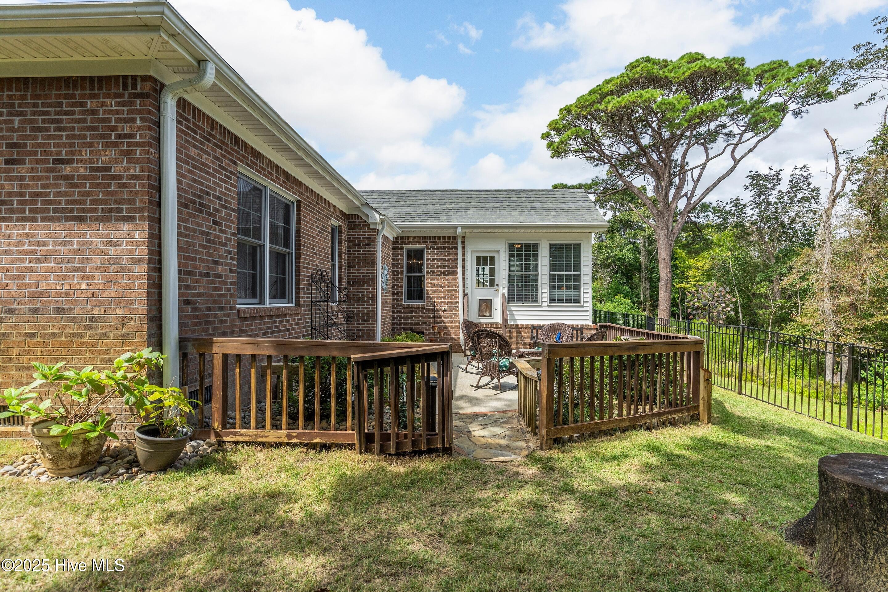 100530044 | Photo 43