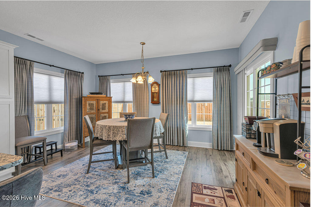 100549970 | Photo 18