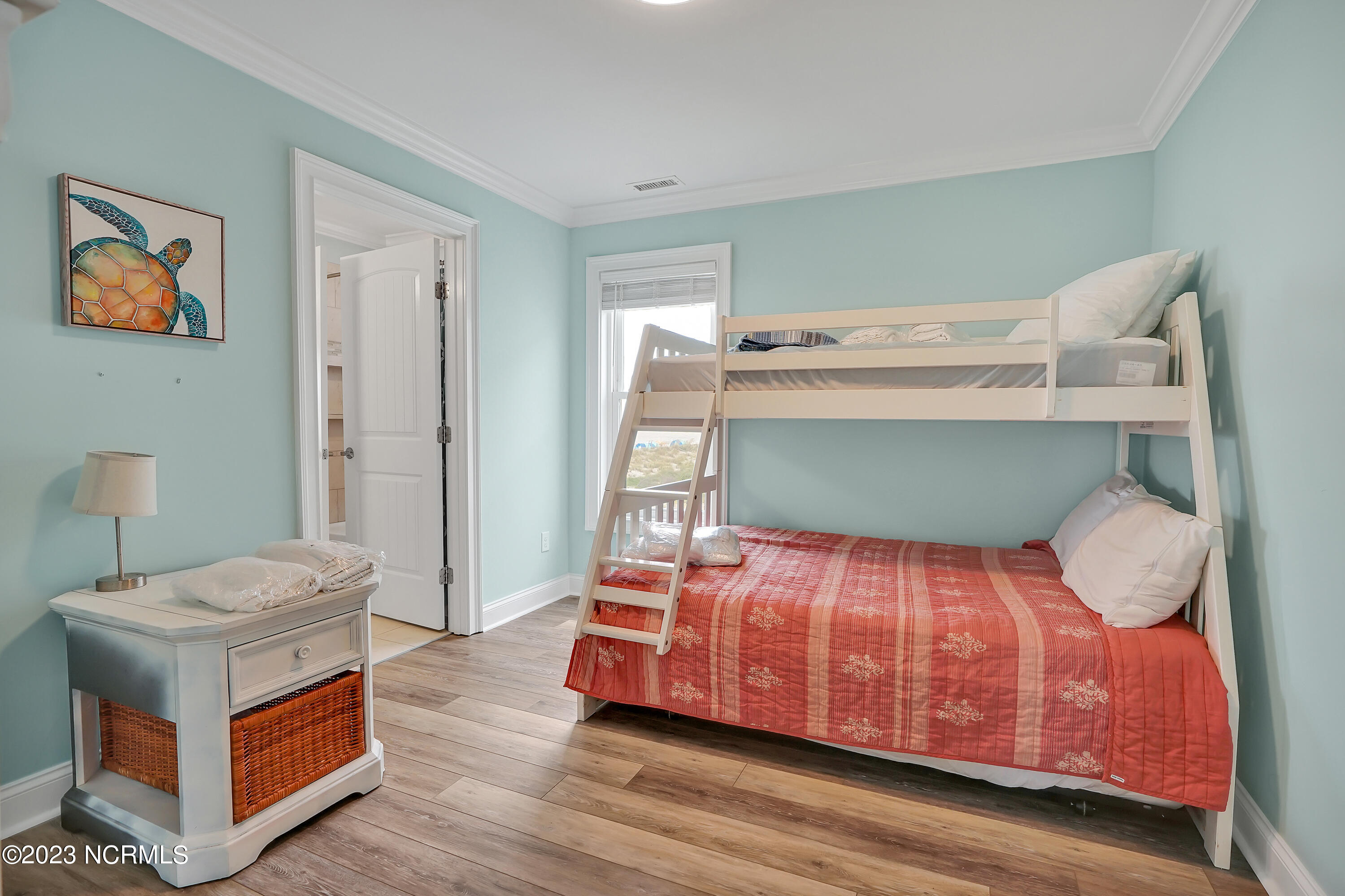 100558730 | Photo 40