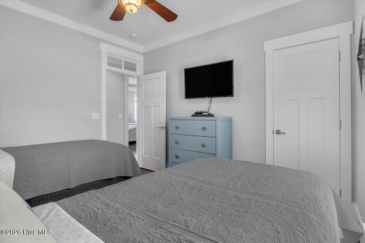 100569217 | Photo 22