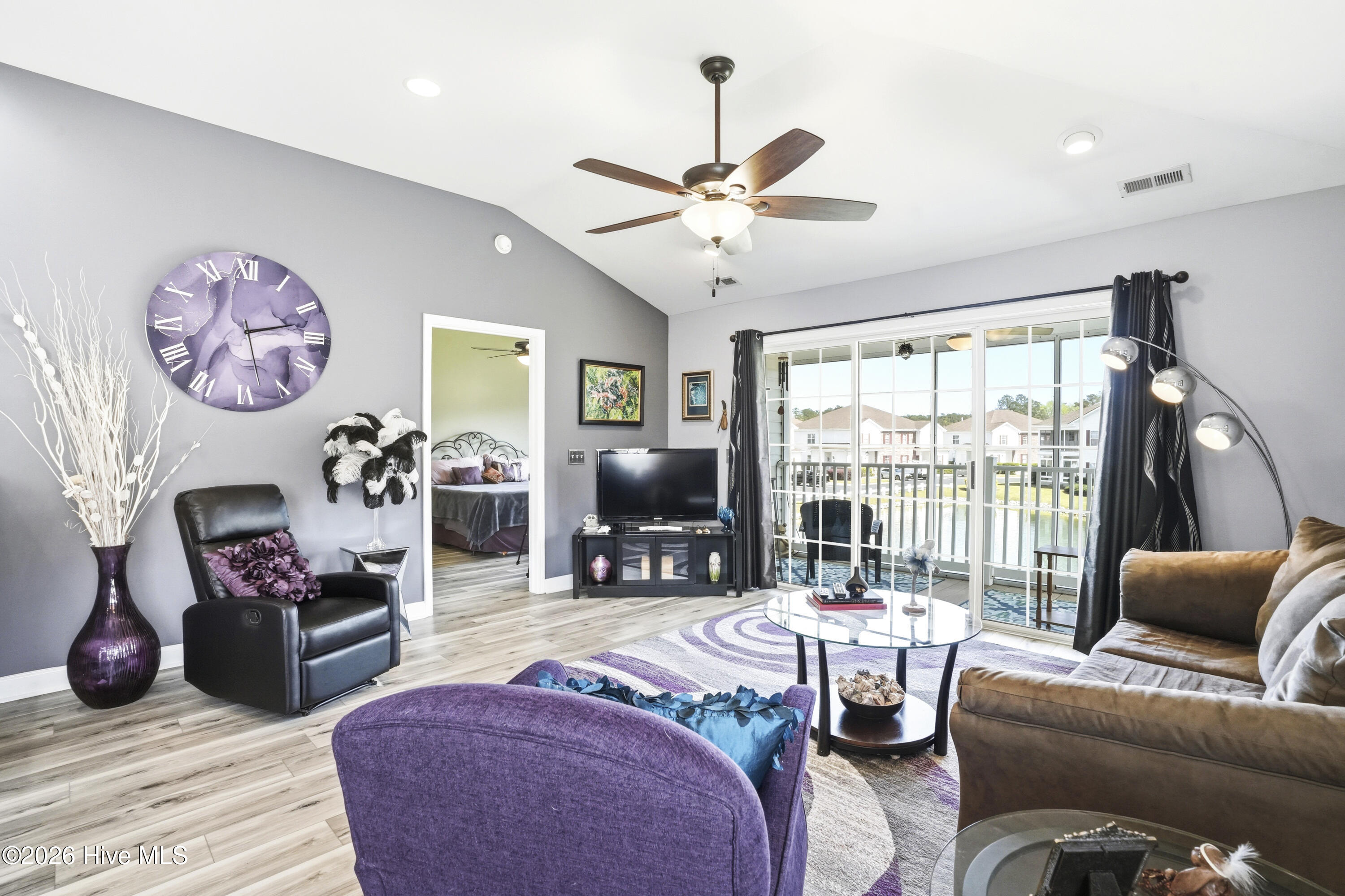 100564419 | Photo 13