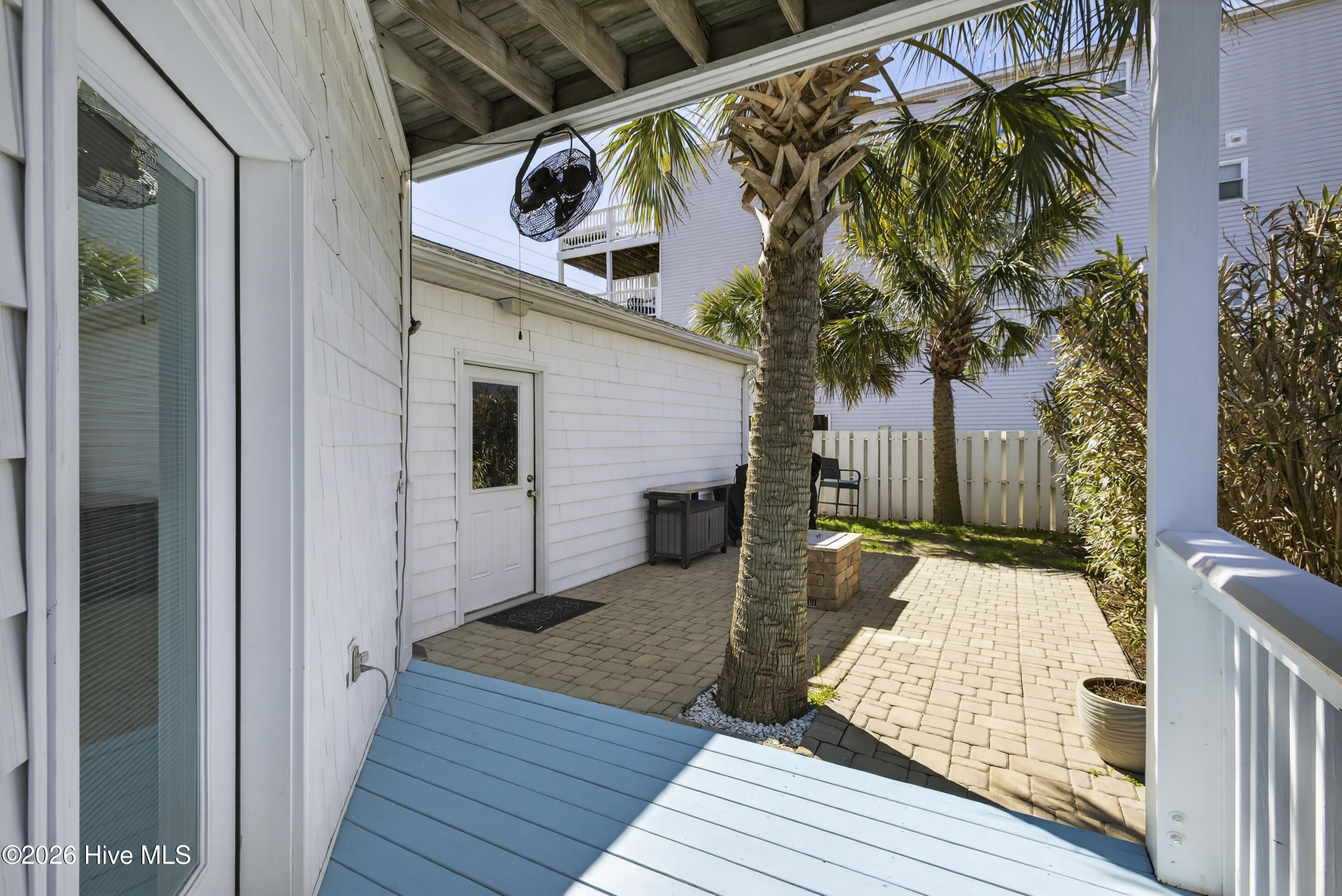 100561786 | Photo 10