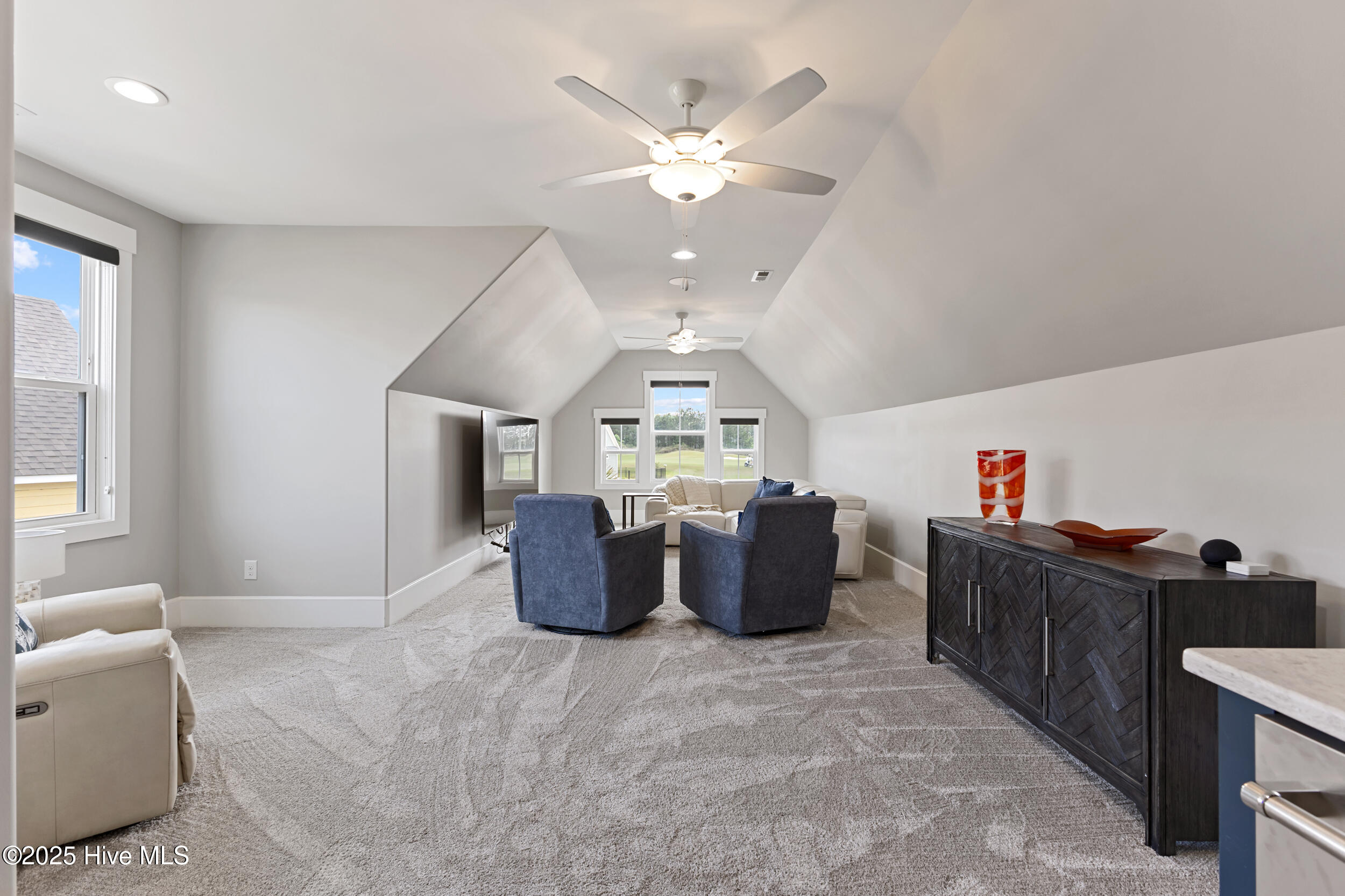 100550581 | Photo 31