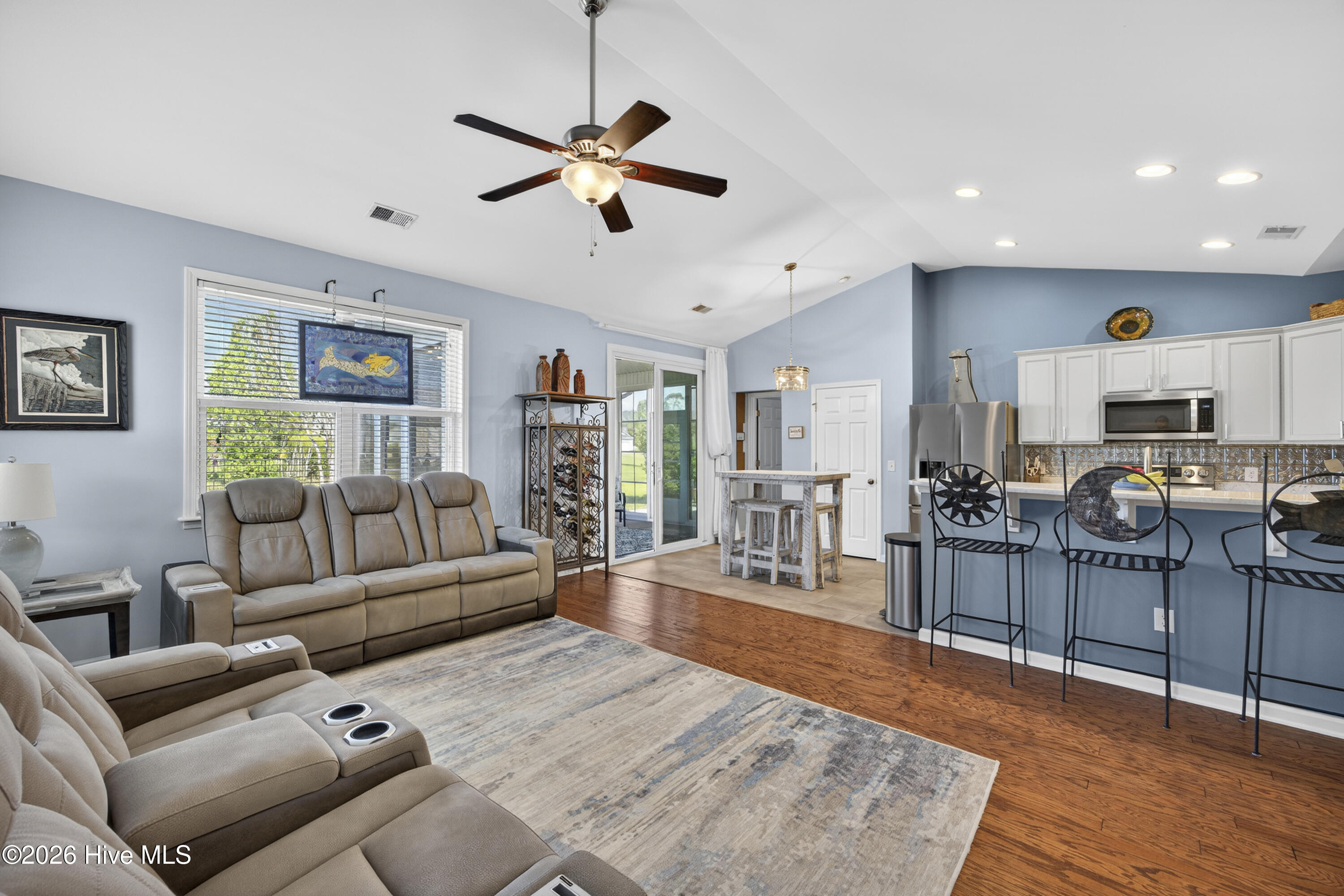 100564914 | Photo 12