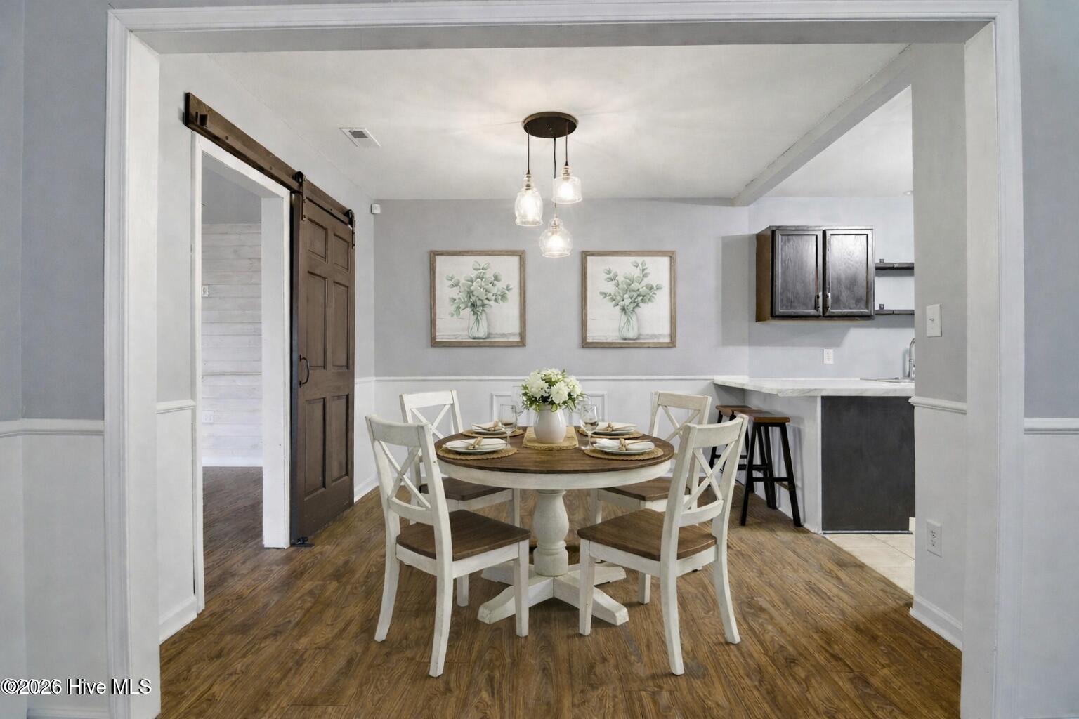 100548573 | Photo 15