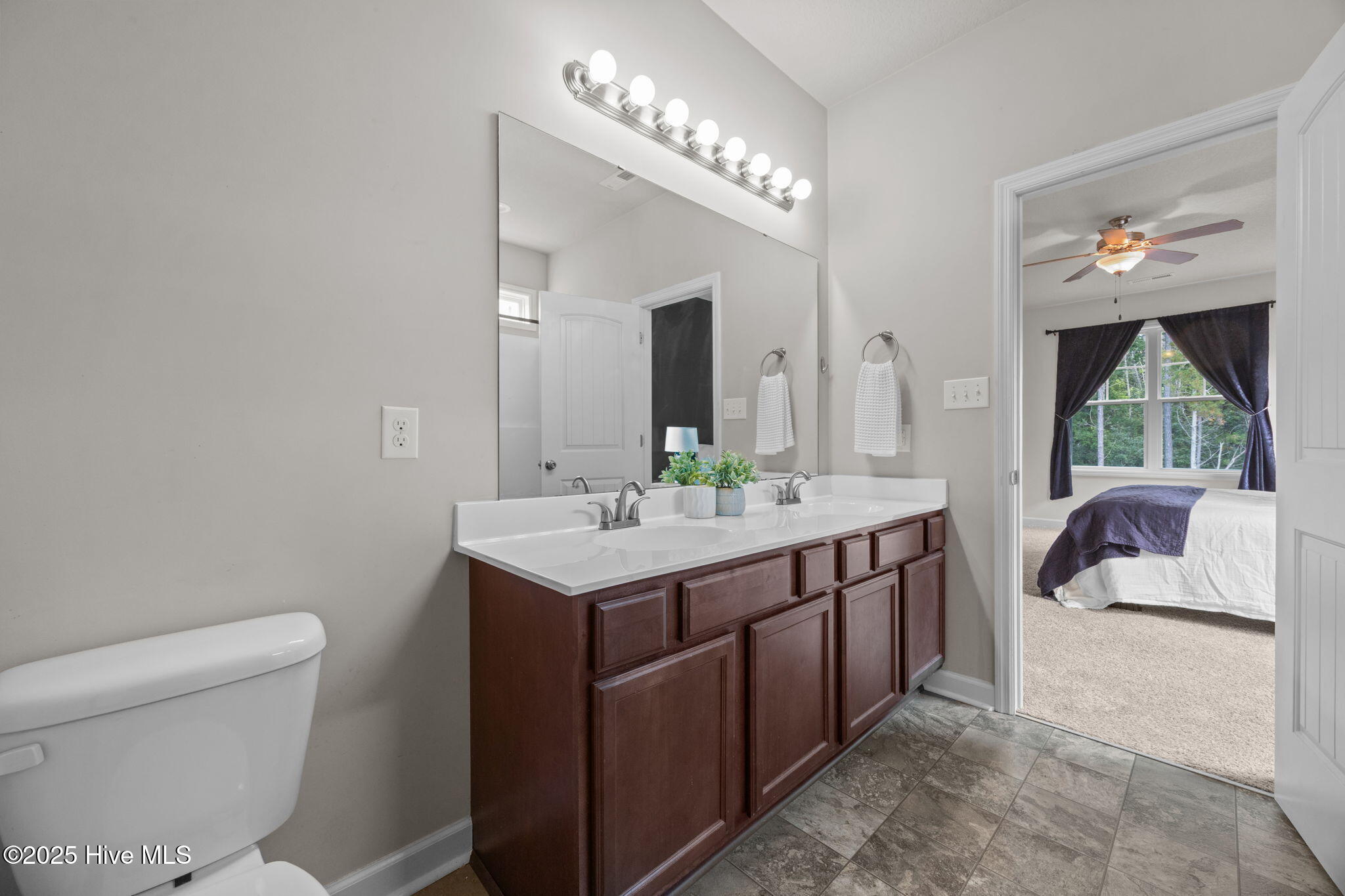 100532531 | Photo 16