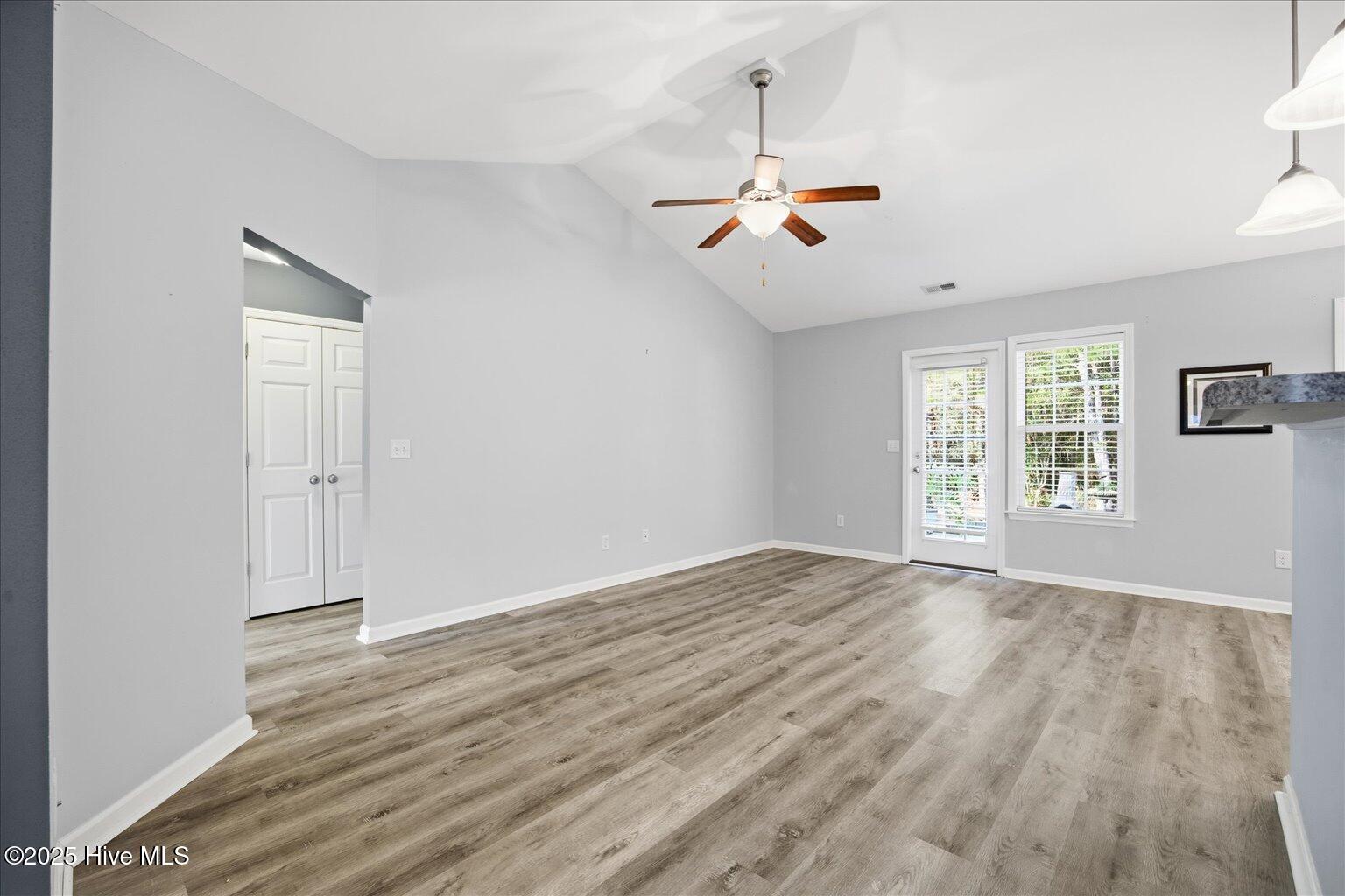 100543351 | Photo 14