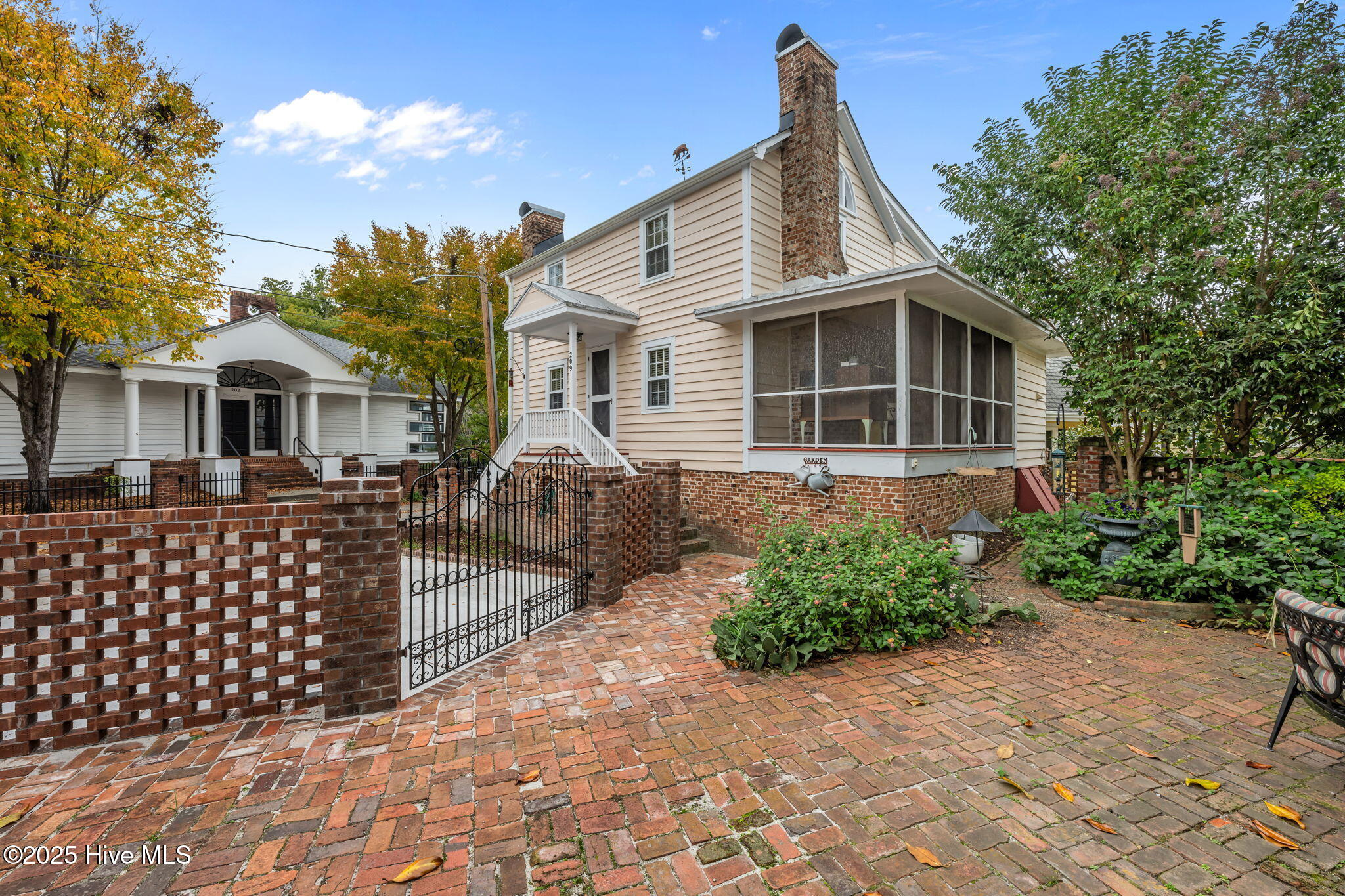 Homes for sale in New Bern, NC | 210 New St, New Bern, NC 28560 | MLS# 100529419