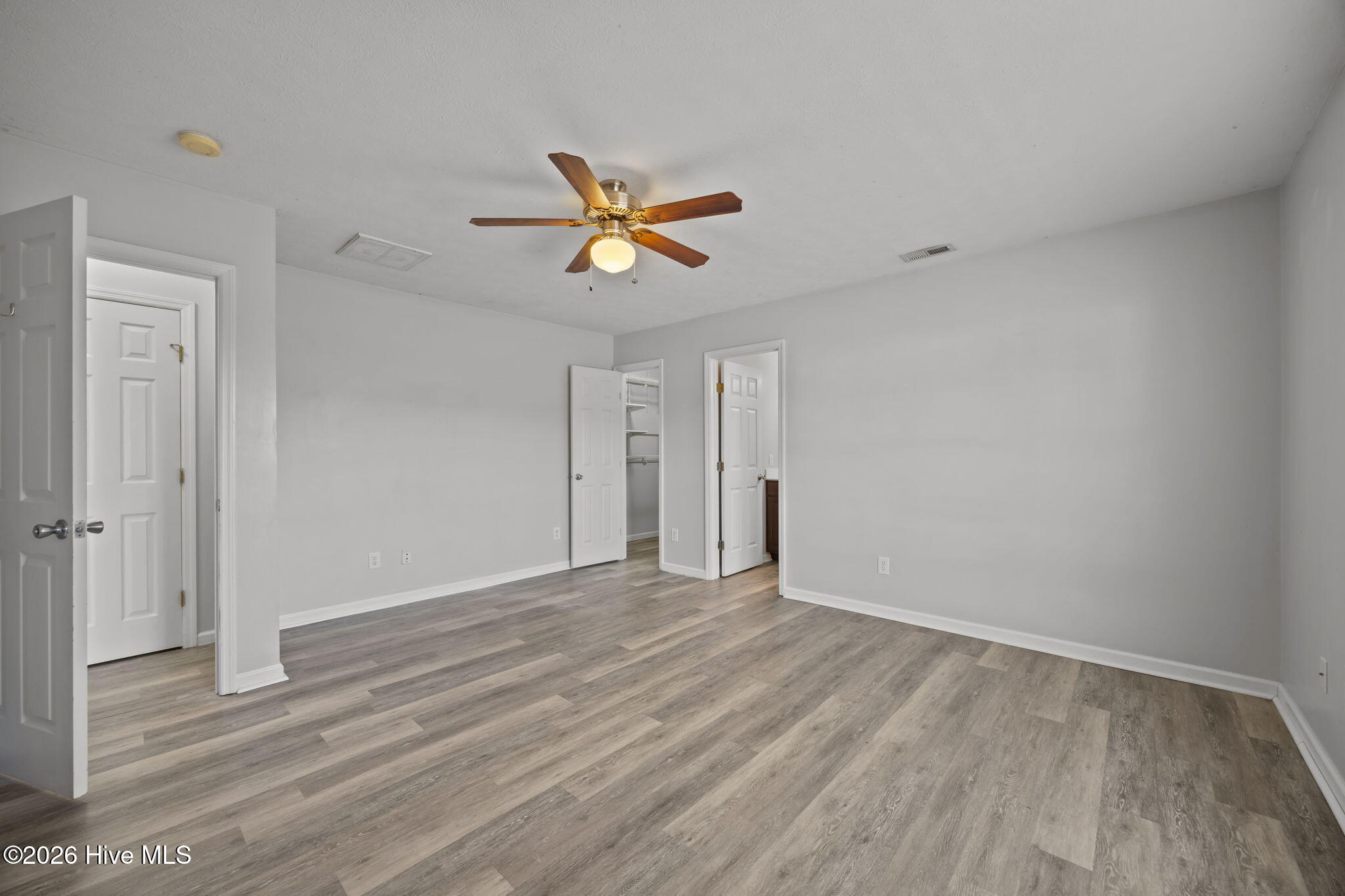 100549843 | Photo 19