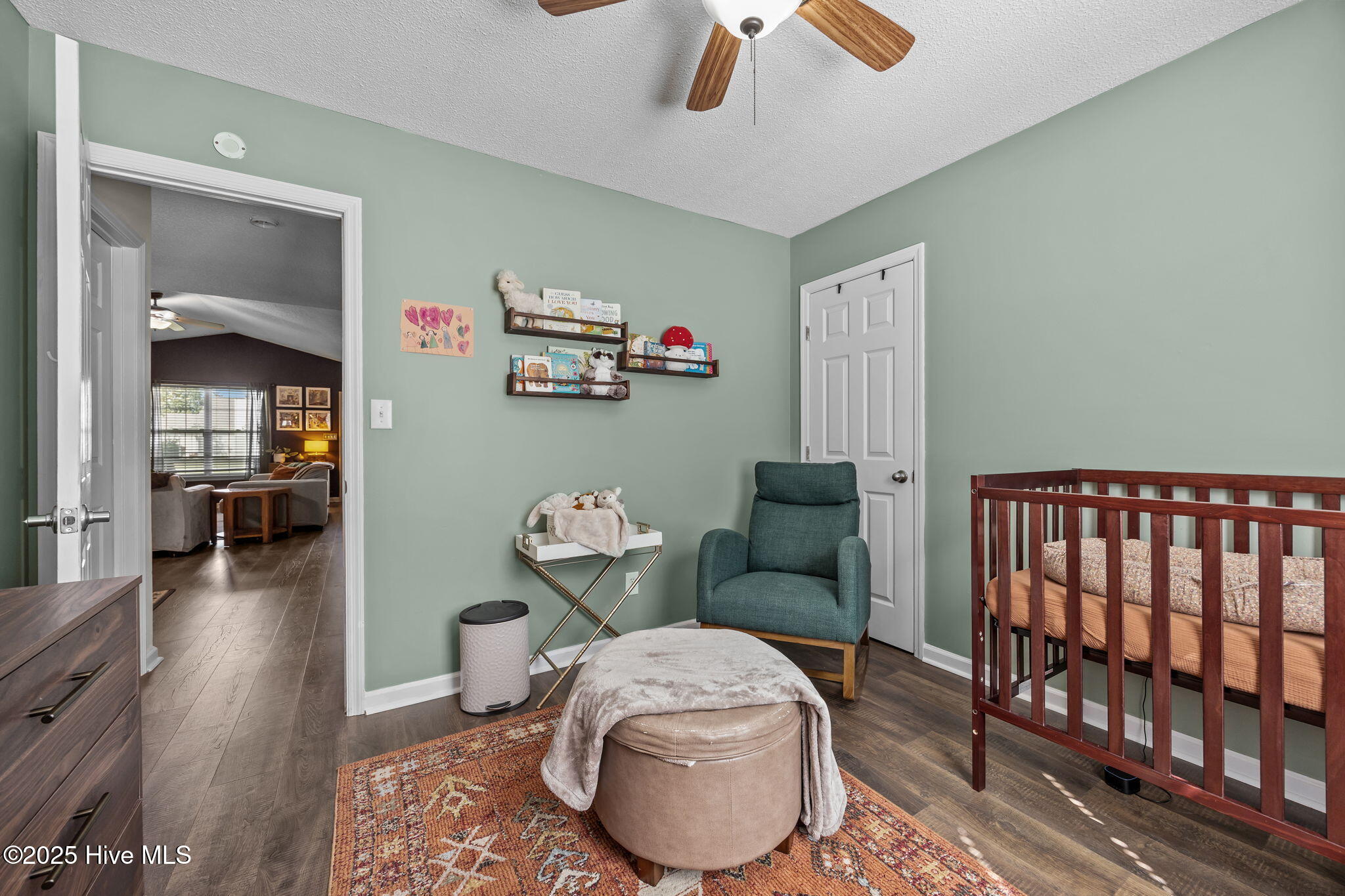 100545928 | Photo 21