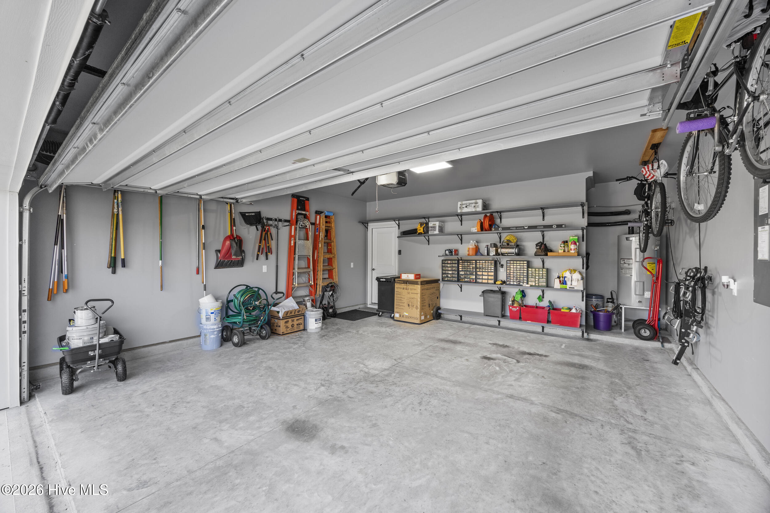 100570393 | Photo 34