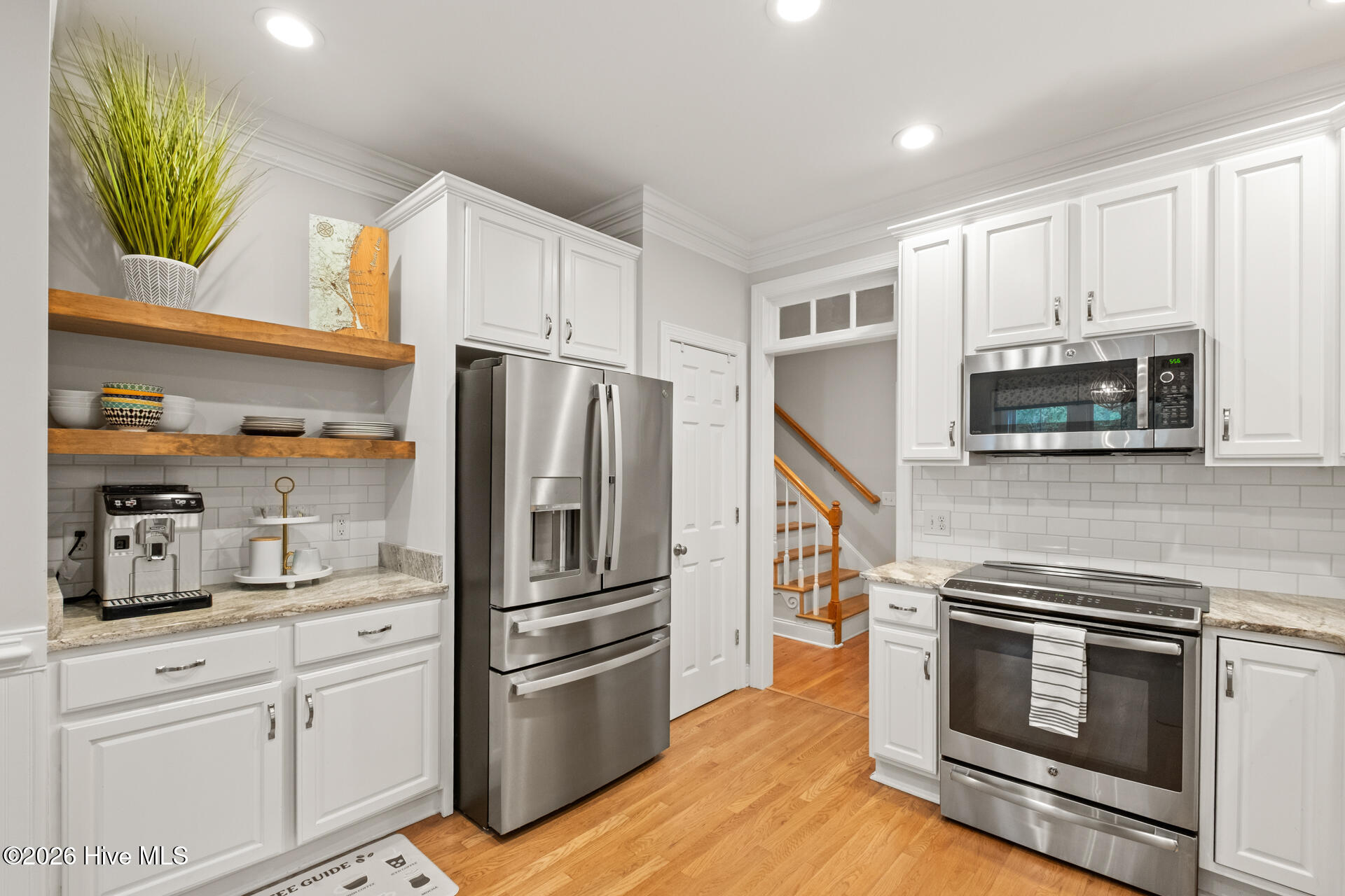 100554088 | Photo 17