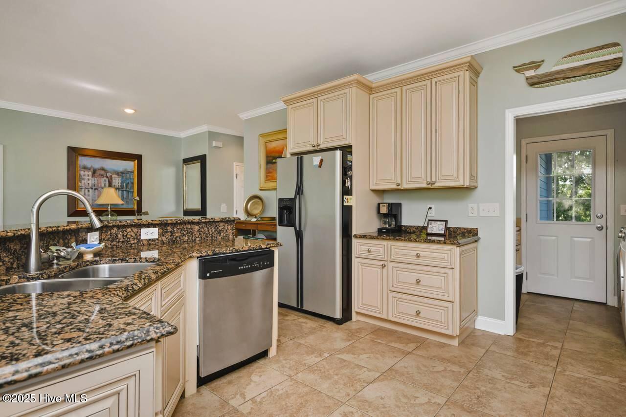 100541389 | Photo 13