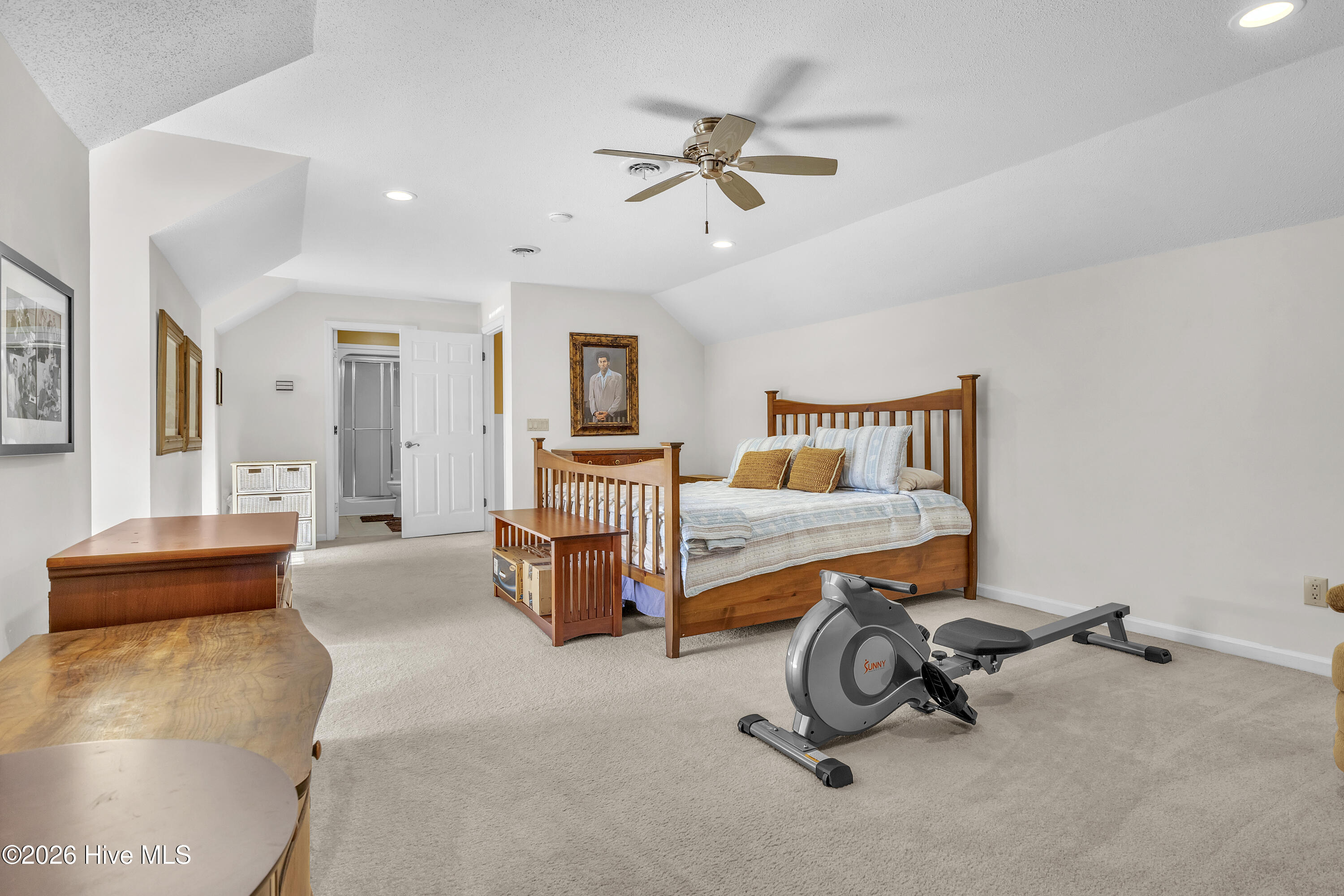 100566160 | Photo 33