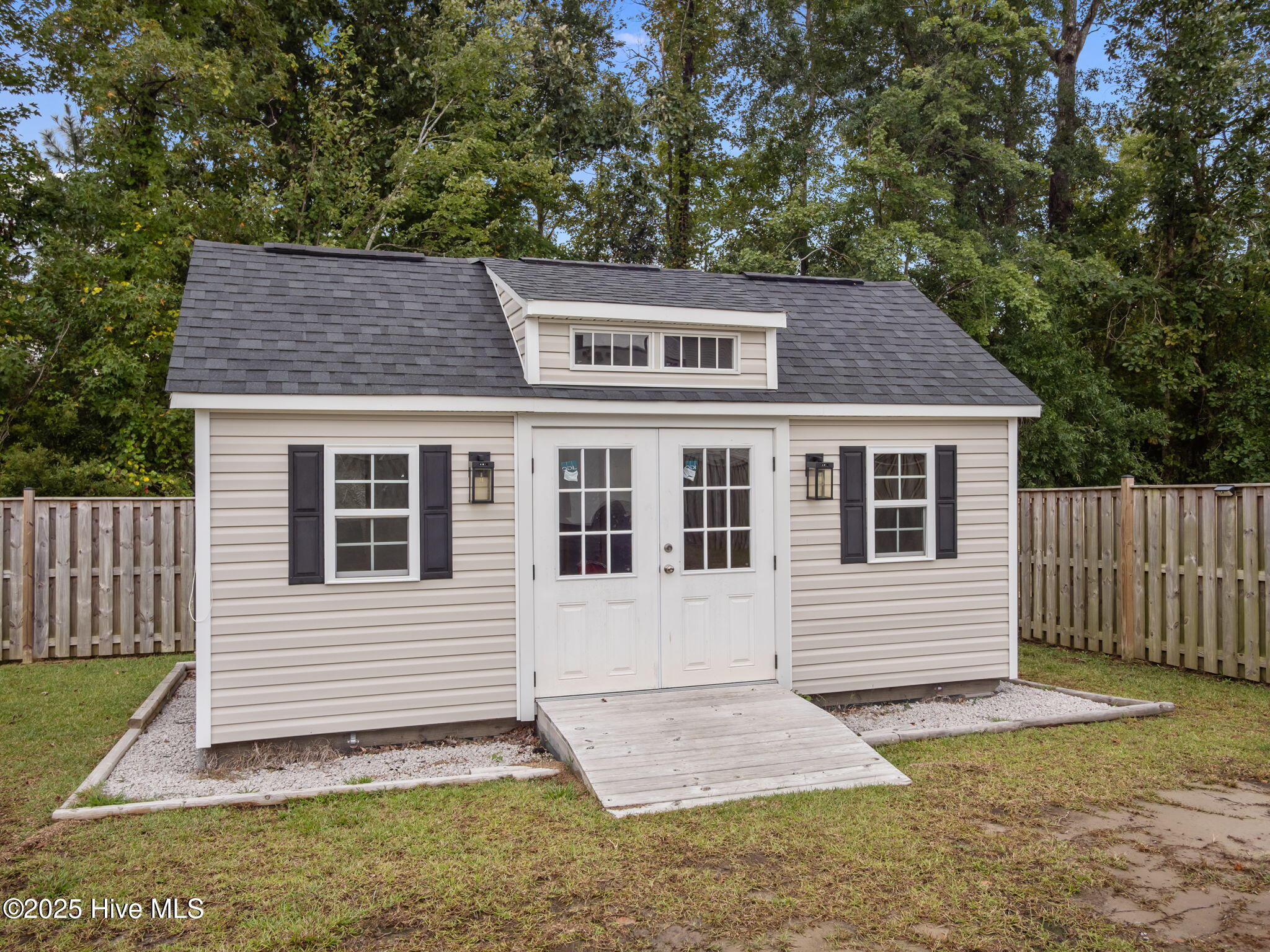 100536873 | Photo 42