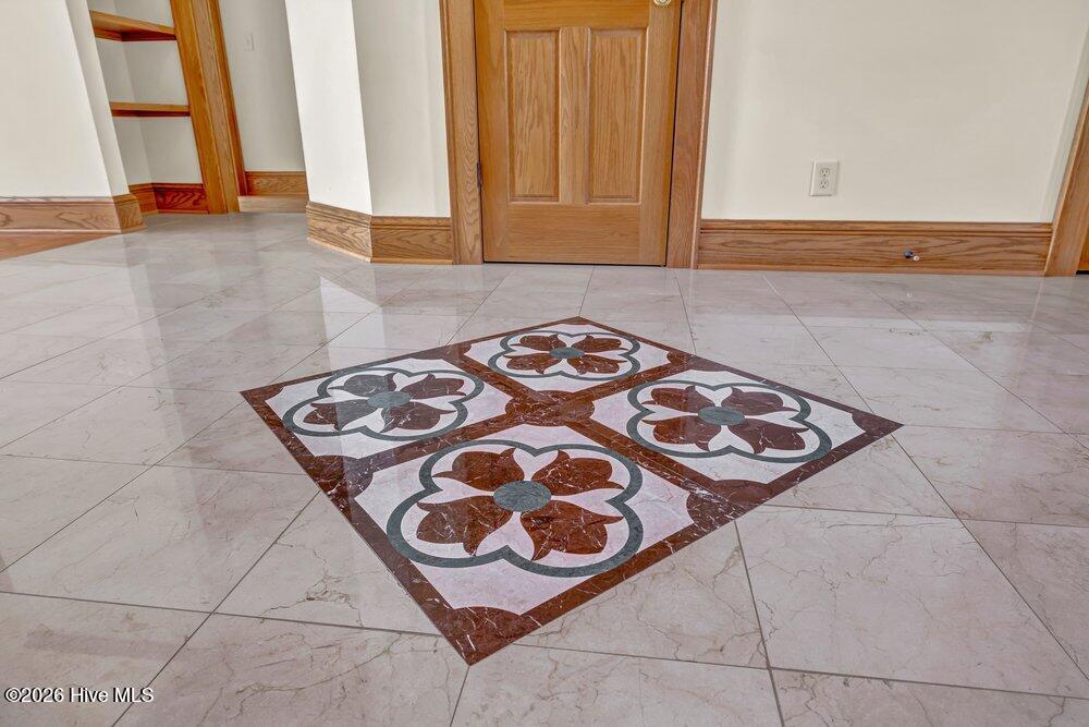 100558488 | Photo 46