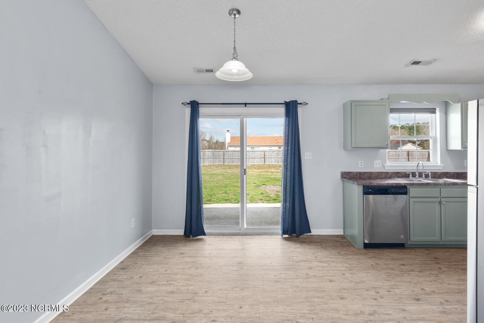 100542320 | Photo 12